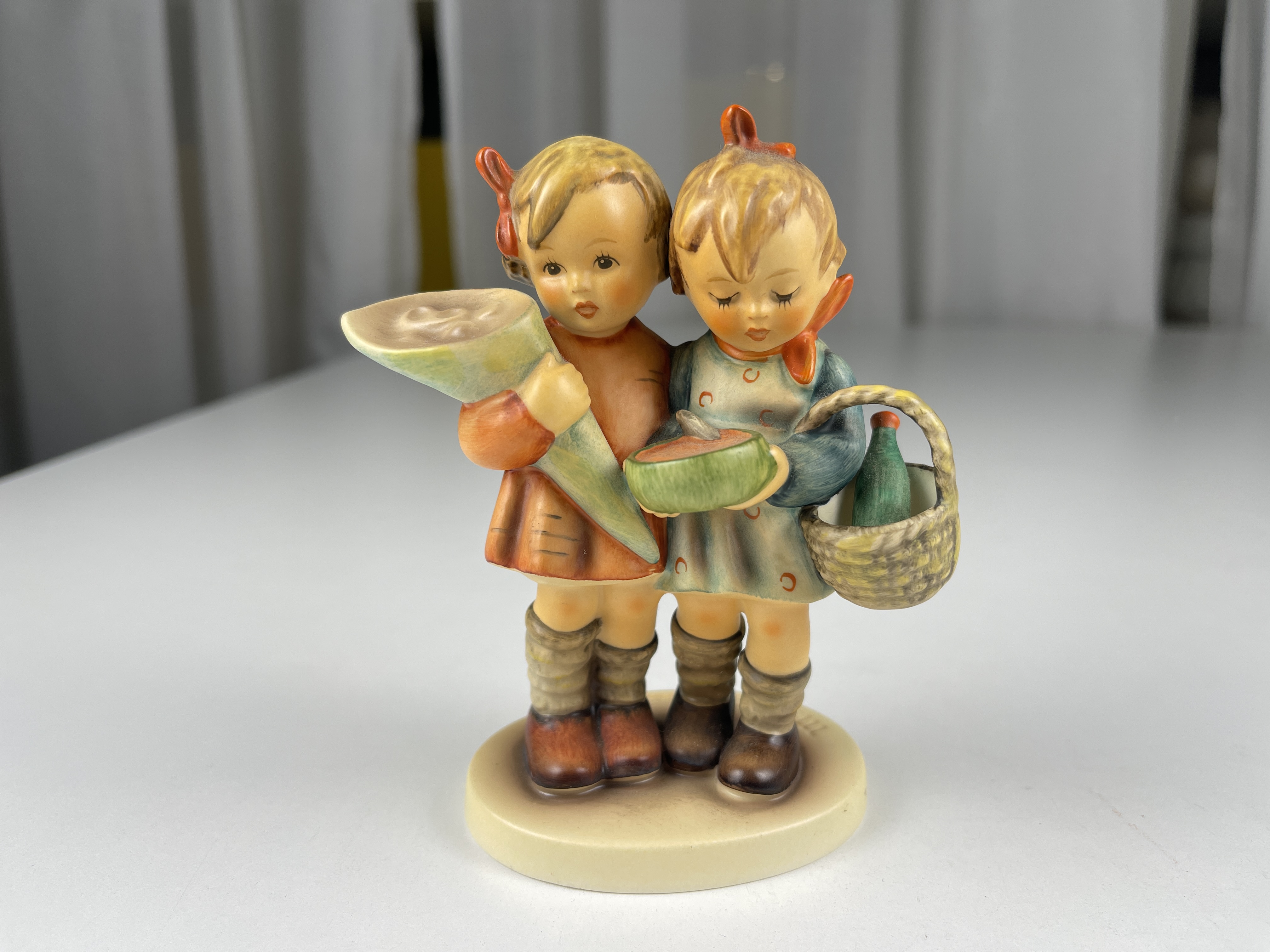 Hummel Figur 52/0 Hausmütterchen 13 cm. 1 Wahl, Top Zustand