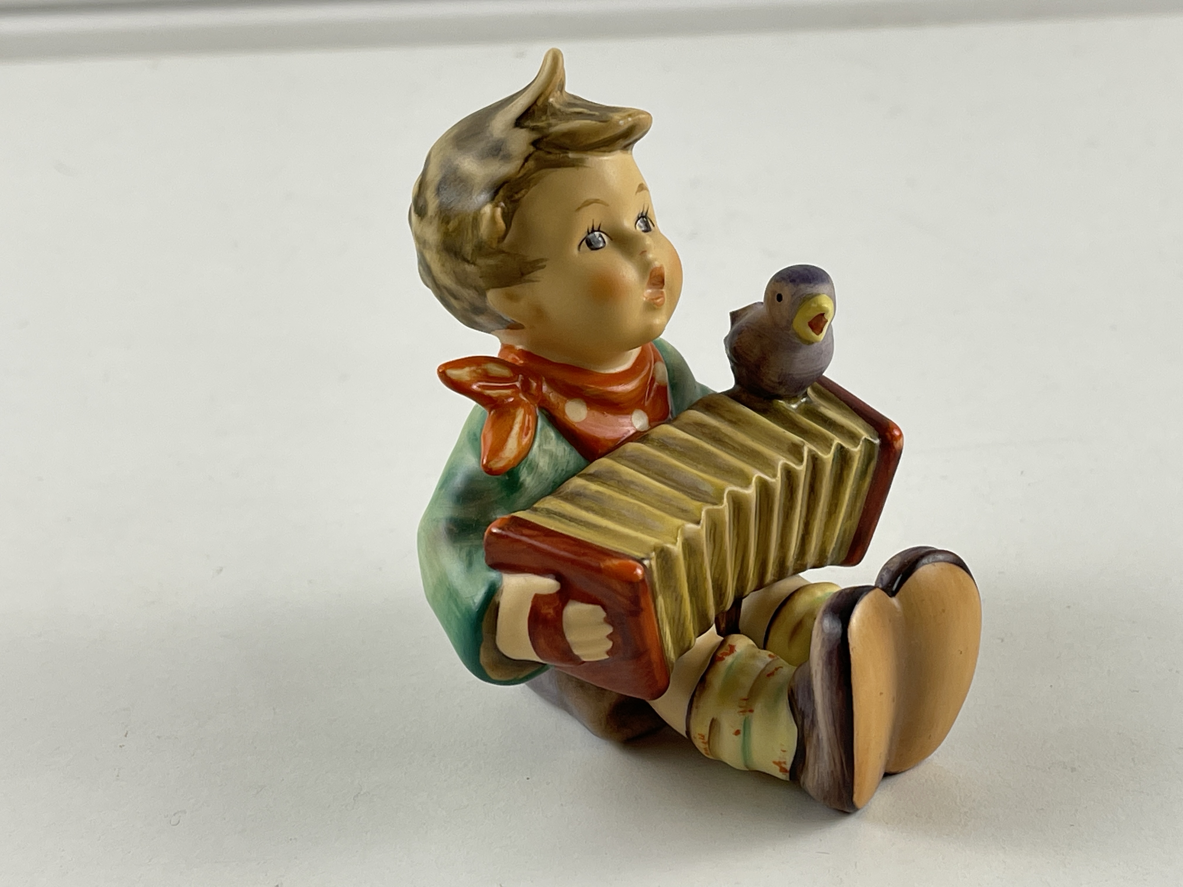 M.I. Hummel Figur 110/0 Heini, Bandoneonspieler 8,5 cm. 1 Wahl. Top Zustand   