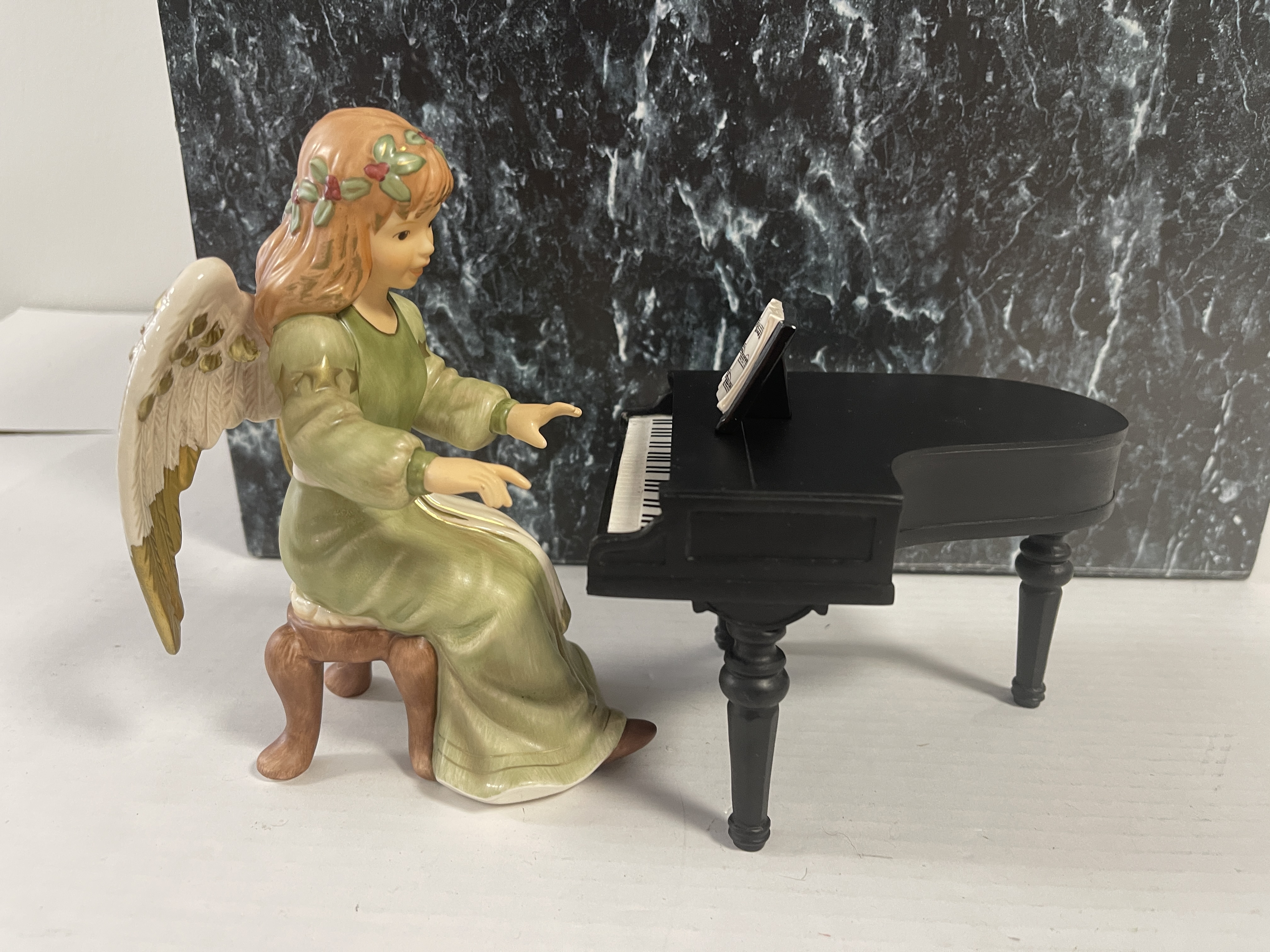 Goebel Figur Engel mit Klavier 17 cm. 1 Wahl Top Zustand