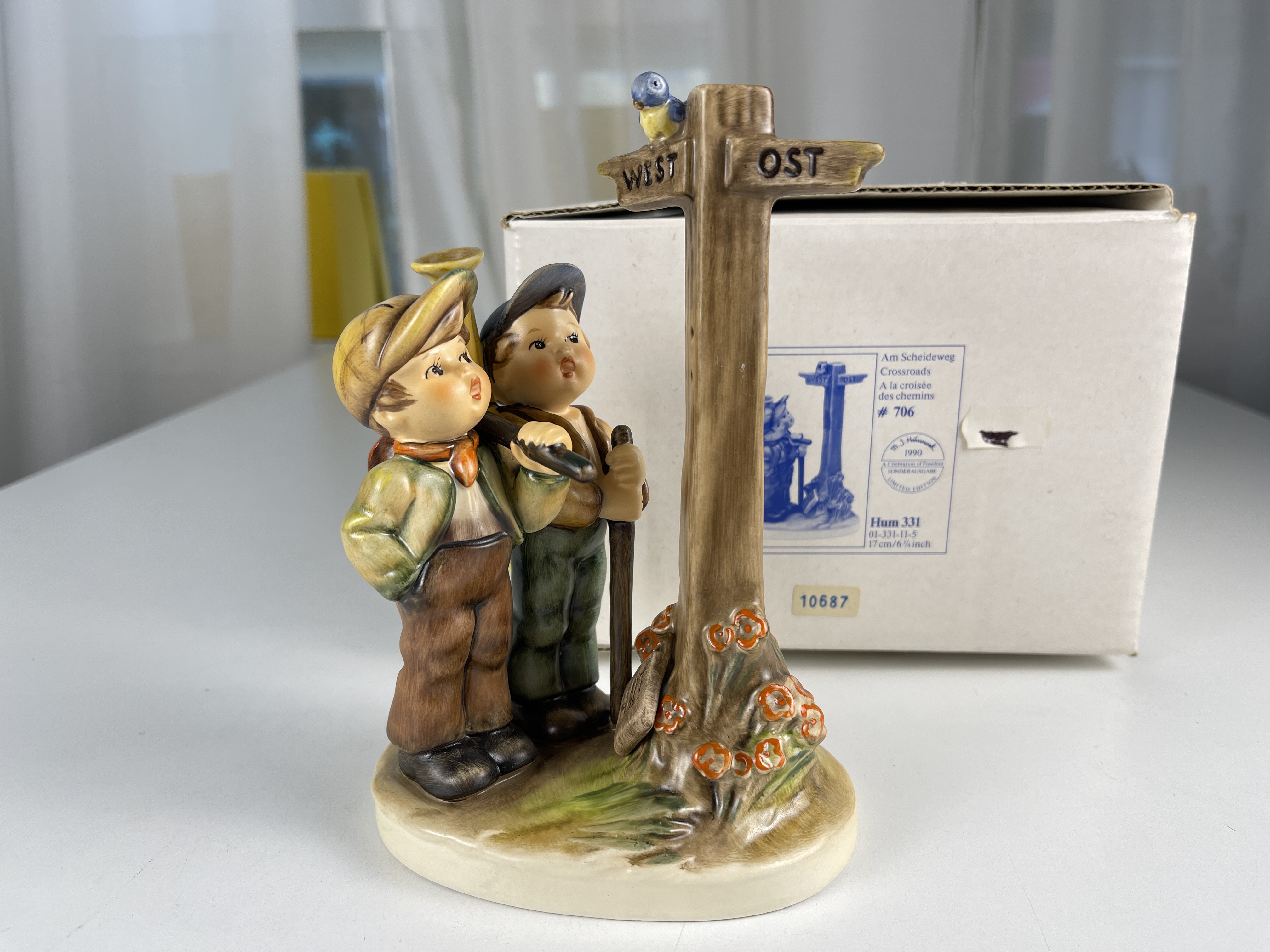 Hummel Figur 331 Am Scheideweg 17 cm. 1 Wahl. + OVP Top Zustand 