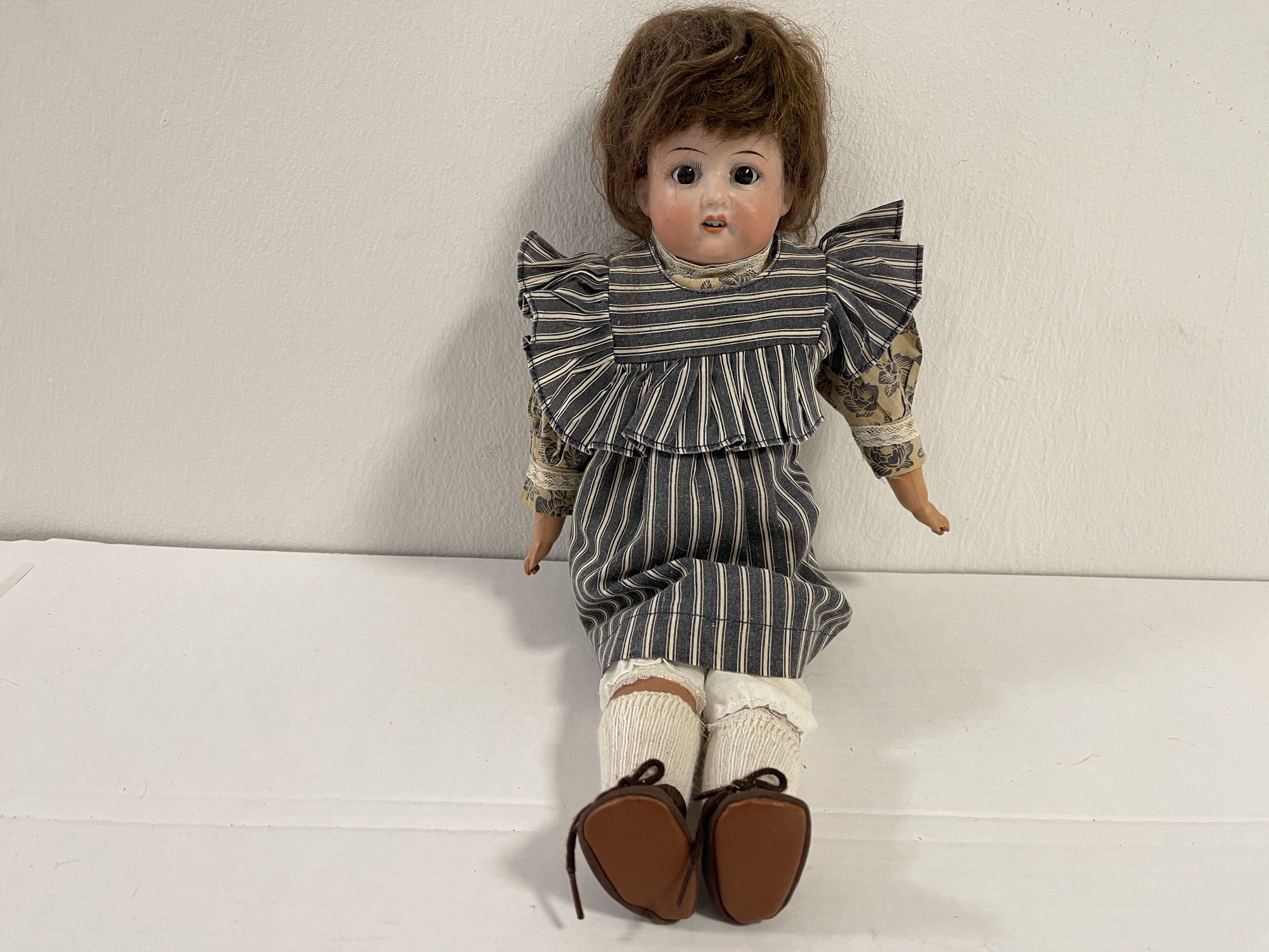 Alte Künstler Porzellan Puppe 38 cm Zustand siehe Fotos  