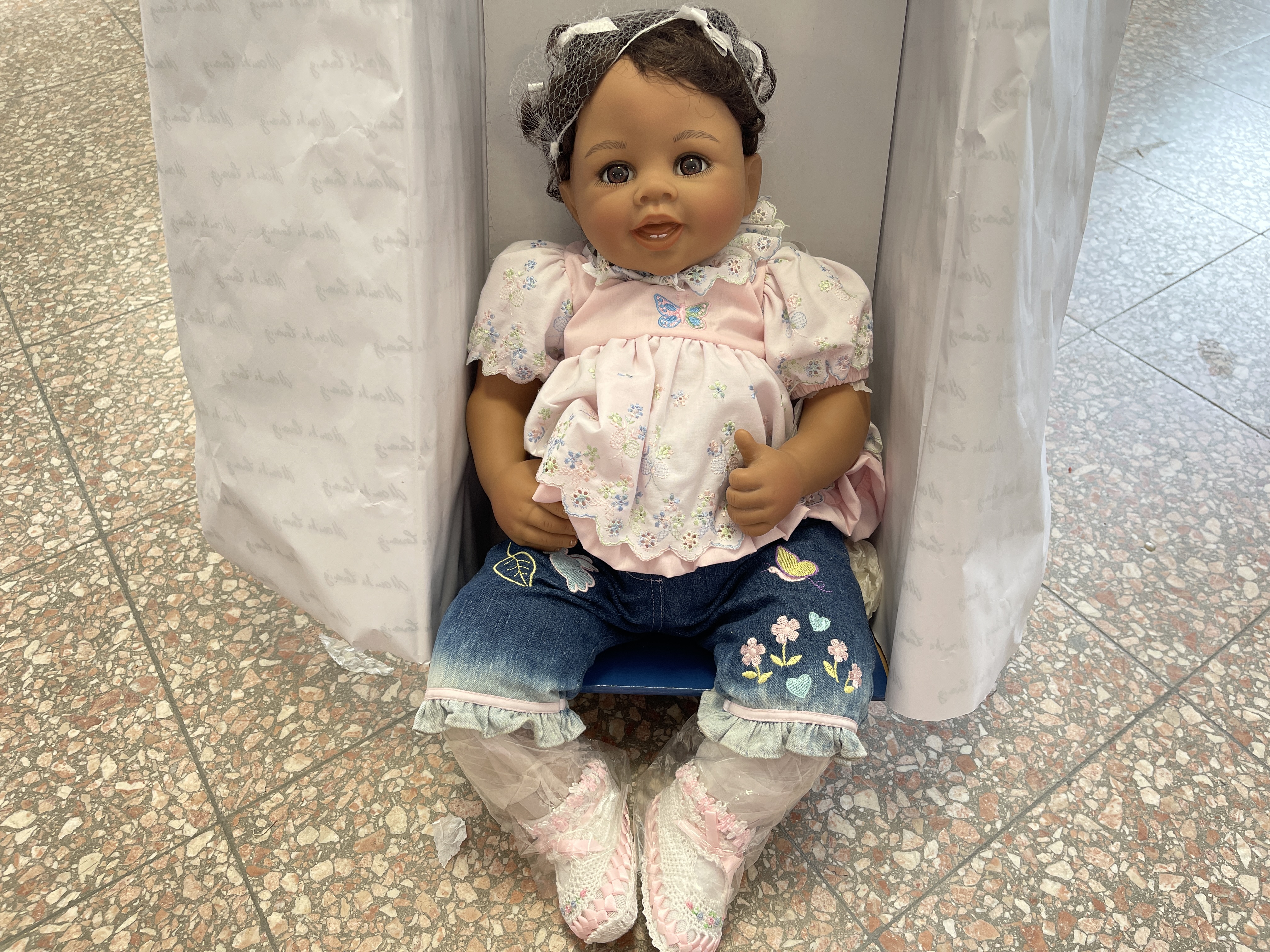 Künstlerpuppe Puppe Monika Levenig Vinyl Puppe 56 cm. Top Zustand 