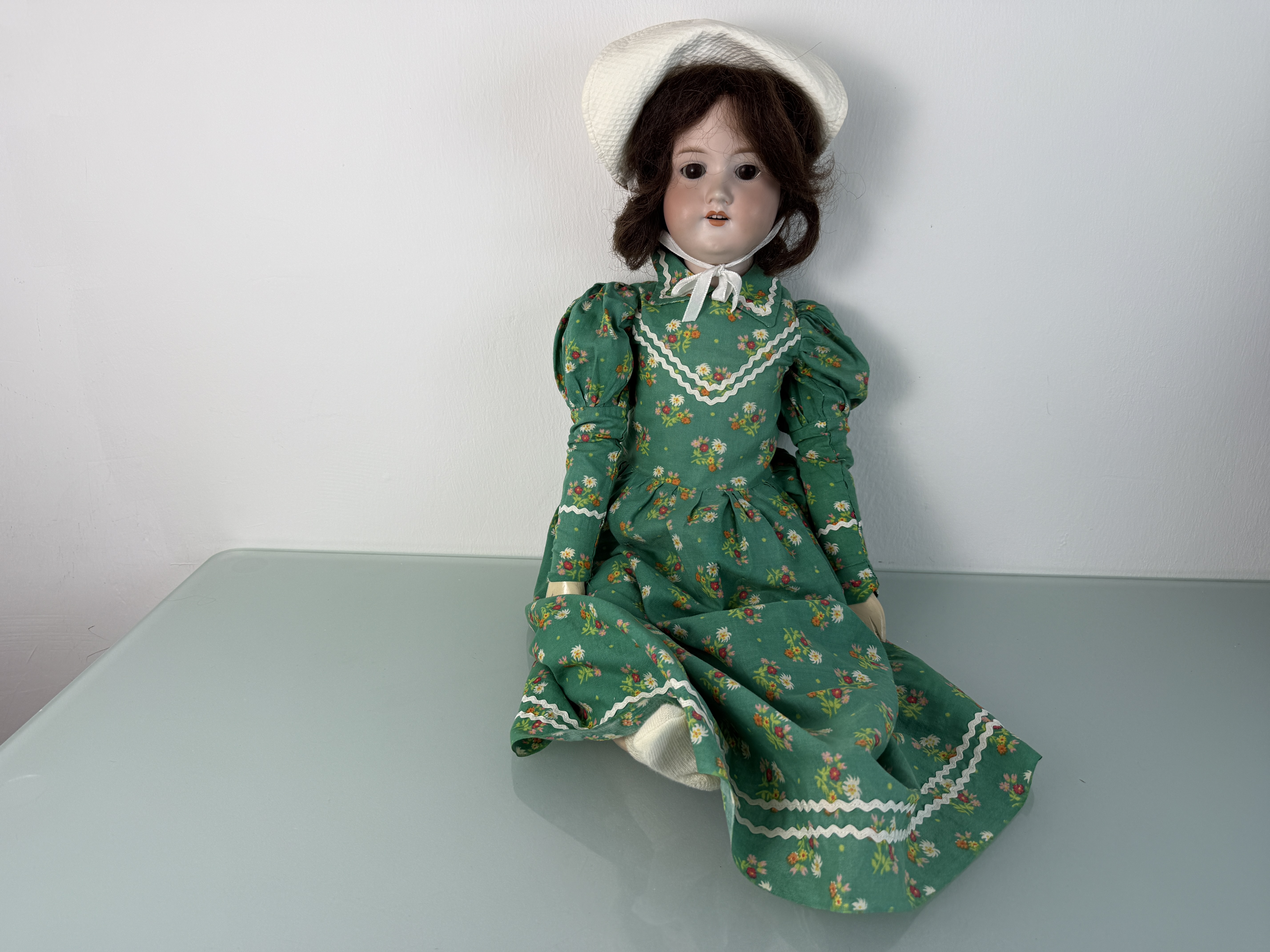 Künstlerpuppe Alte Porzellankopf Puppe 66 cm. Zustand Siehe Foto 