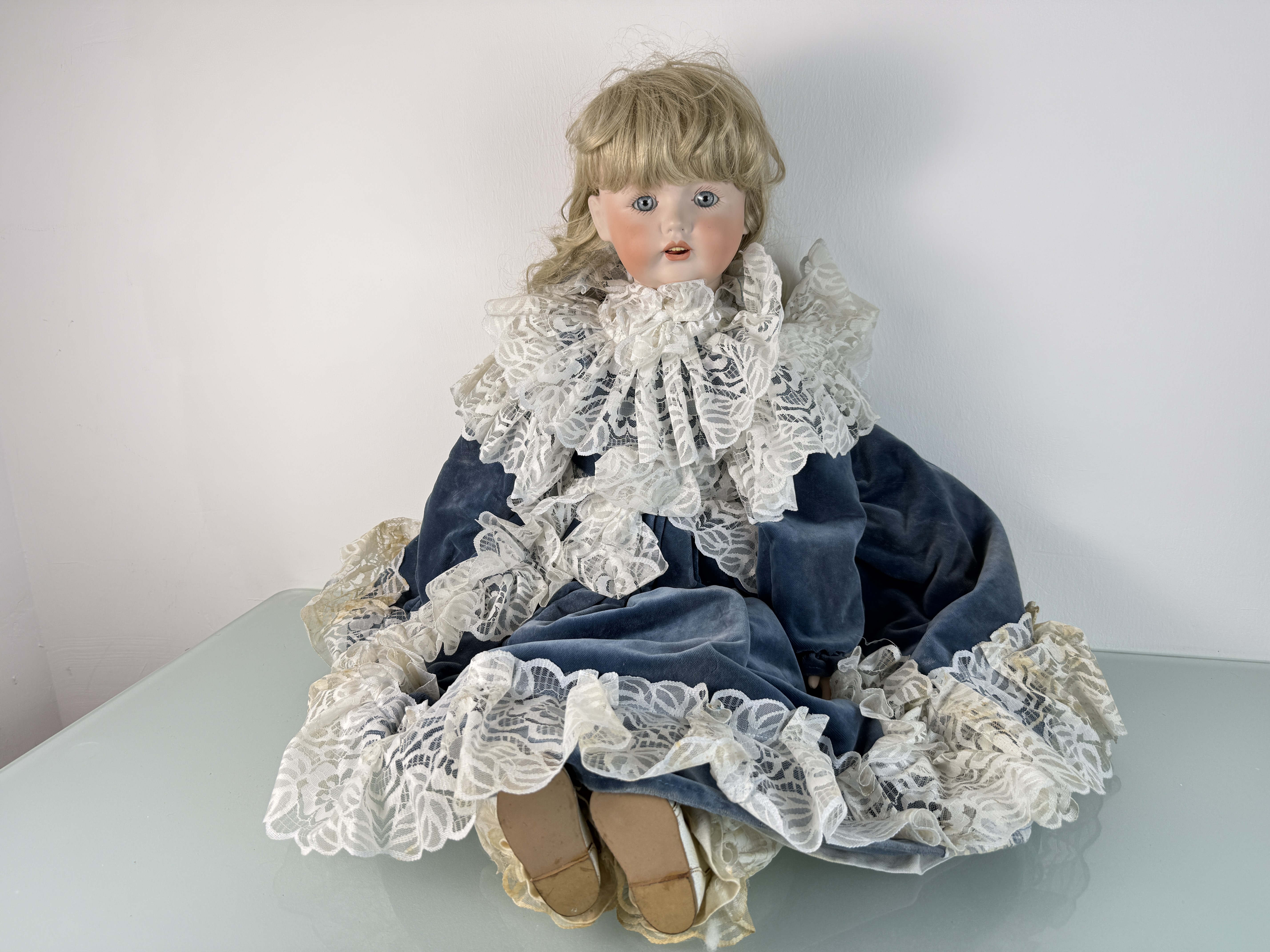 Künstlerpuppe Sammler Porzellankopf Puppe 85 cm. Zustand siehe Fotos  
