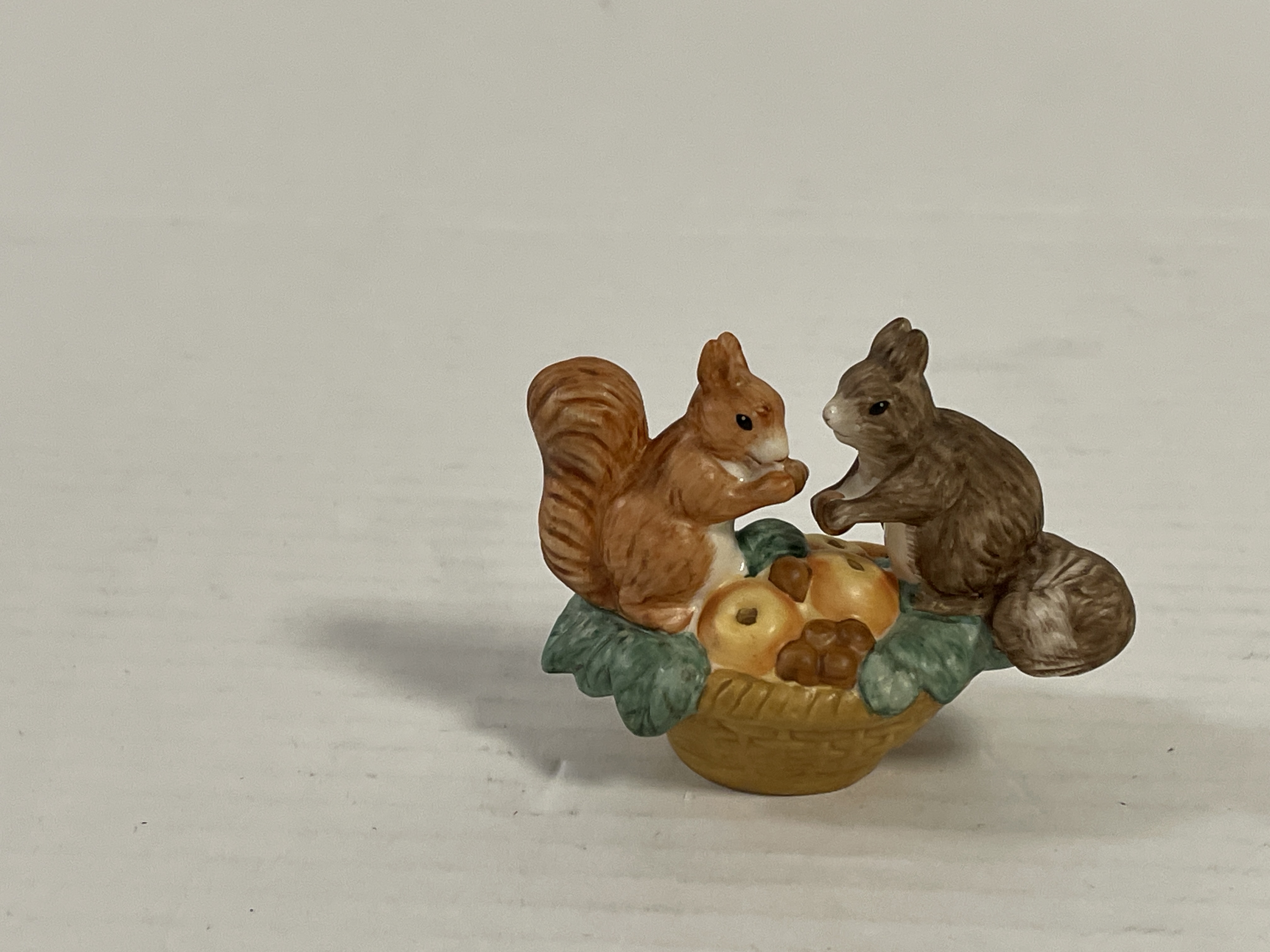 Goebel Figur Eichhörnchen Porzellan  5,5 cm. Top Zustand     