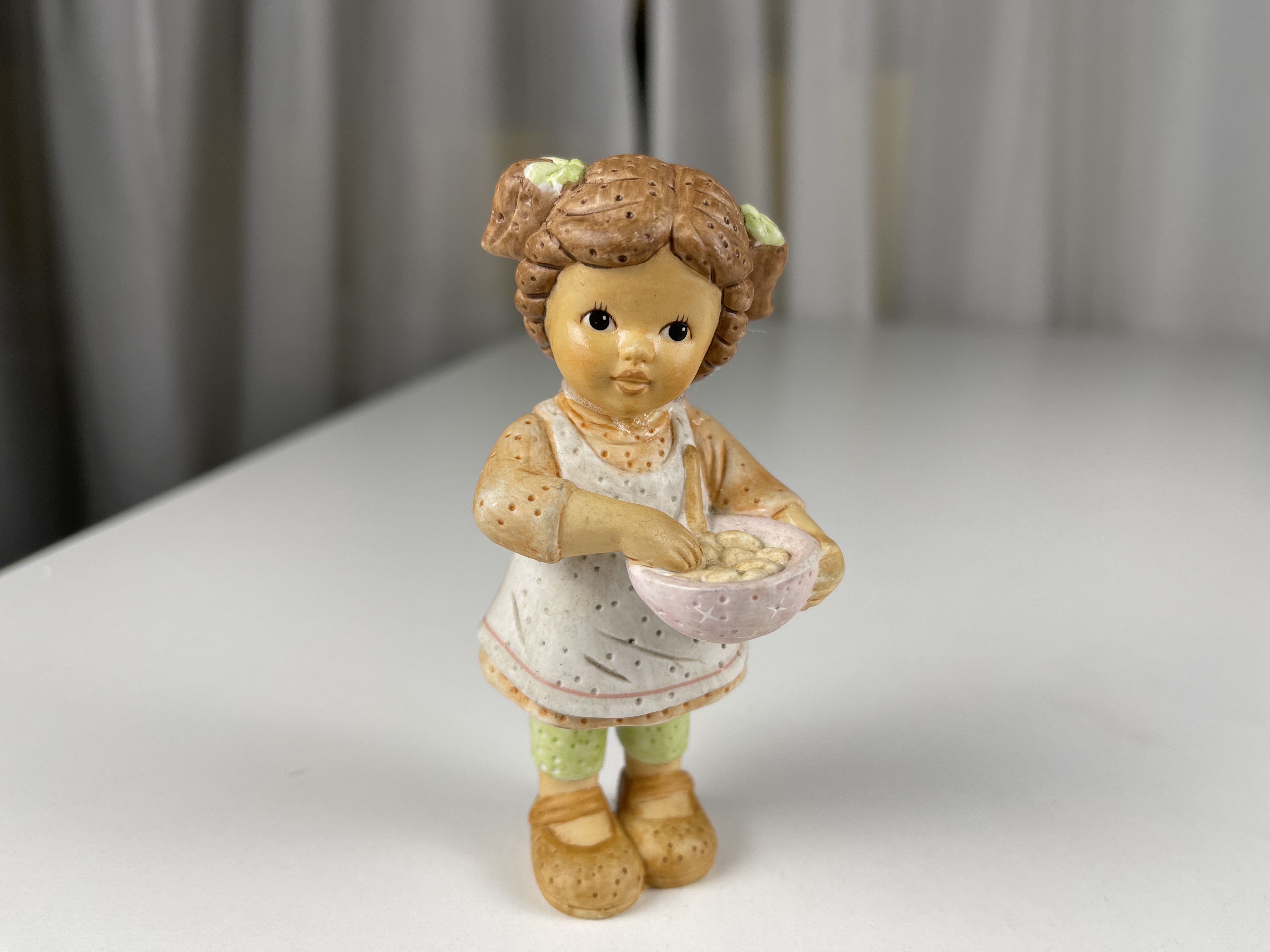  Goebel Figur Nina Marco 10,5 cm - 1 Wahl. Zustand siehe Fotos  