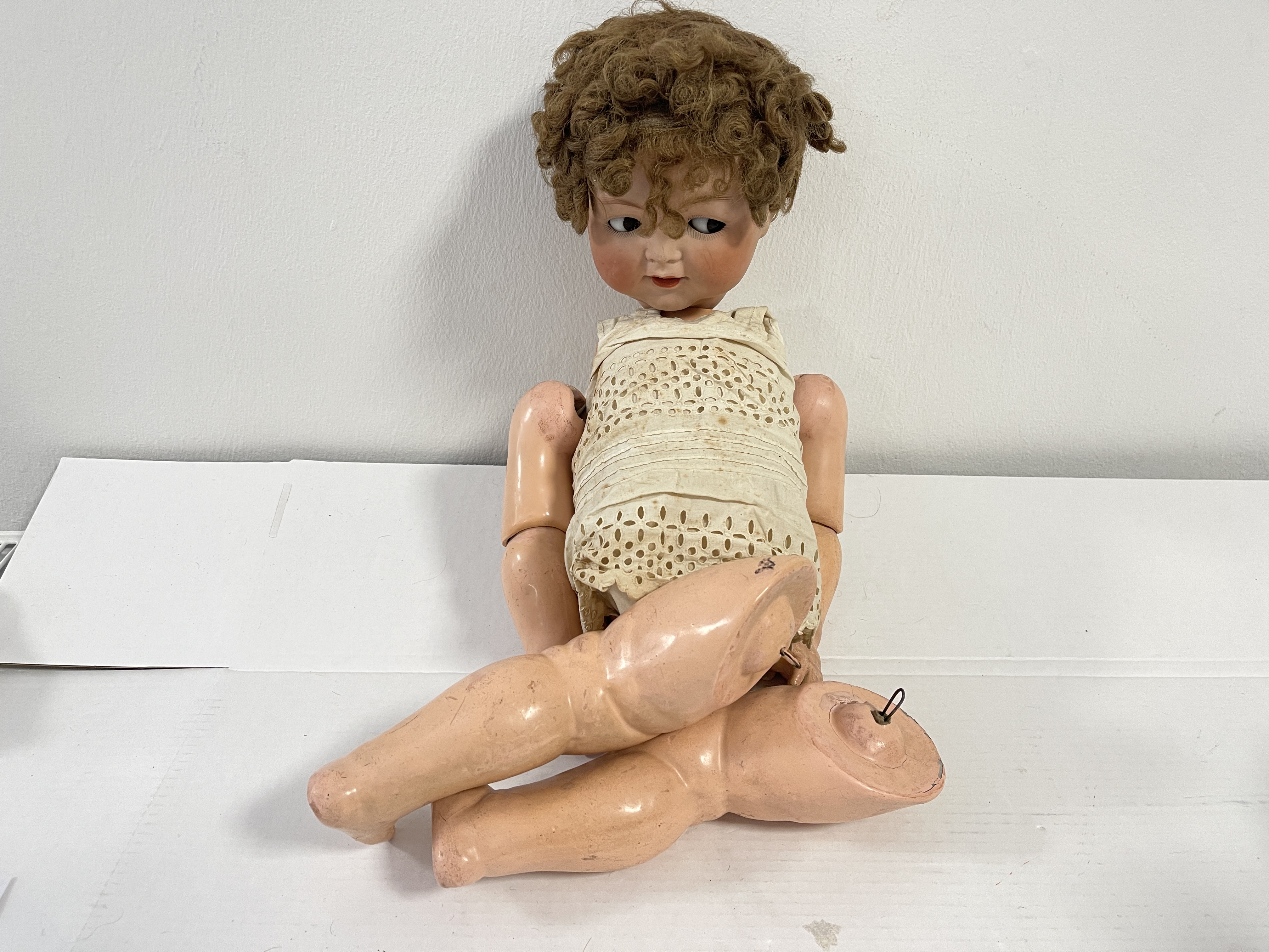 Künstlerpuppe Heubach Köppelsdorf Puppe 60 cm. Beine sind Defekt