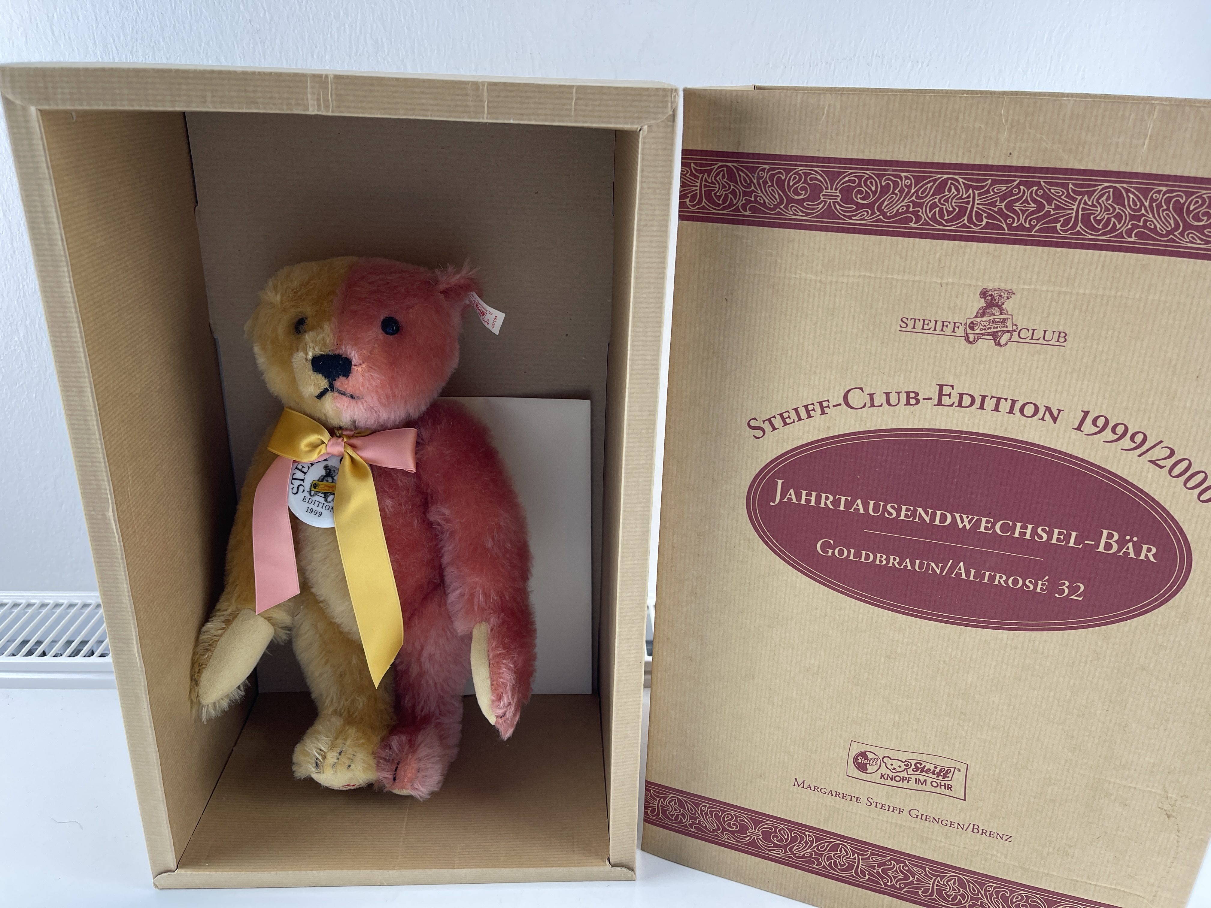 Steiff Tier Teddy Bär 420184 Jahrtausendwechsel-Bär 32 cm mit OVP Rauchgeruch