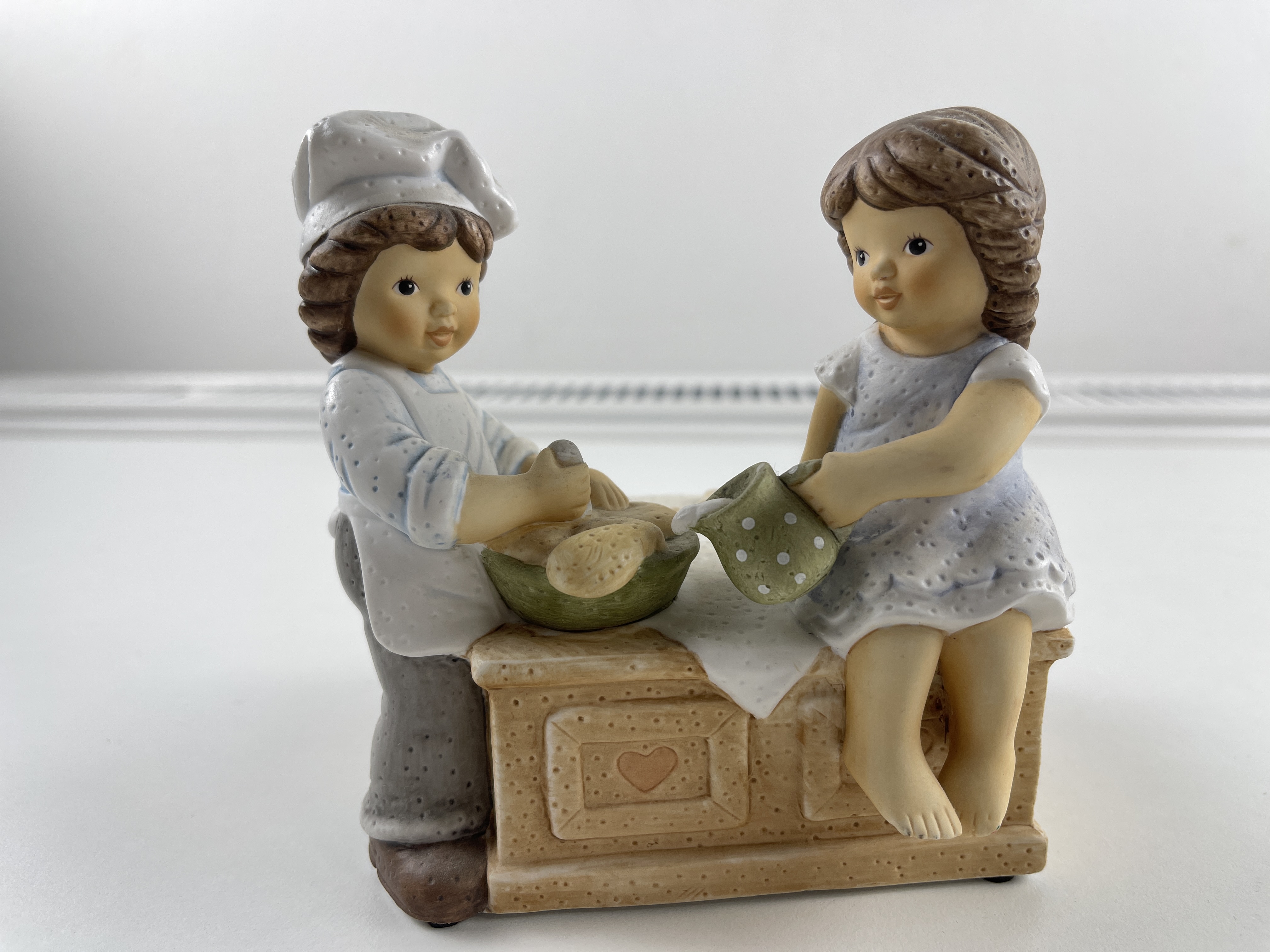 Goebel Figur Nina und Marco Spieluhr 12 x 11 cm - Top Zustand. 