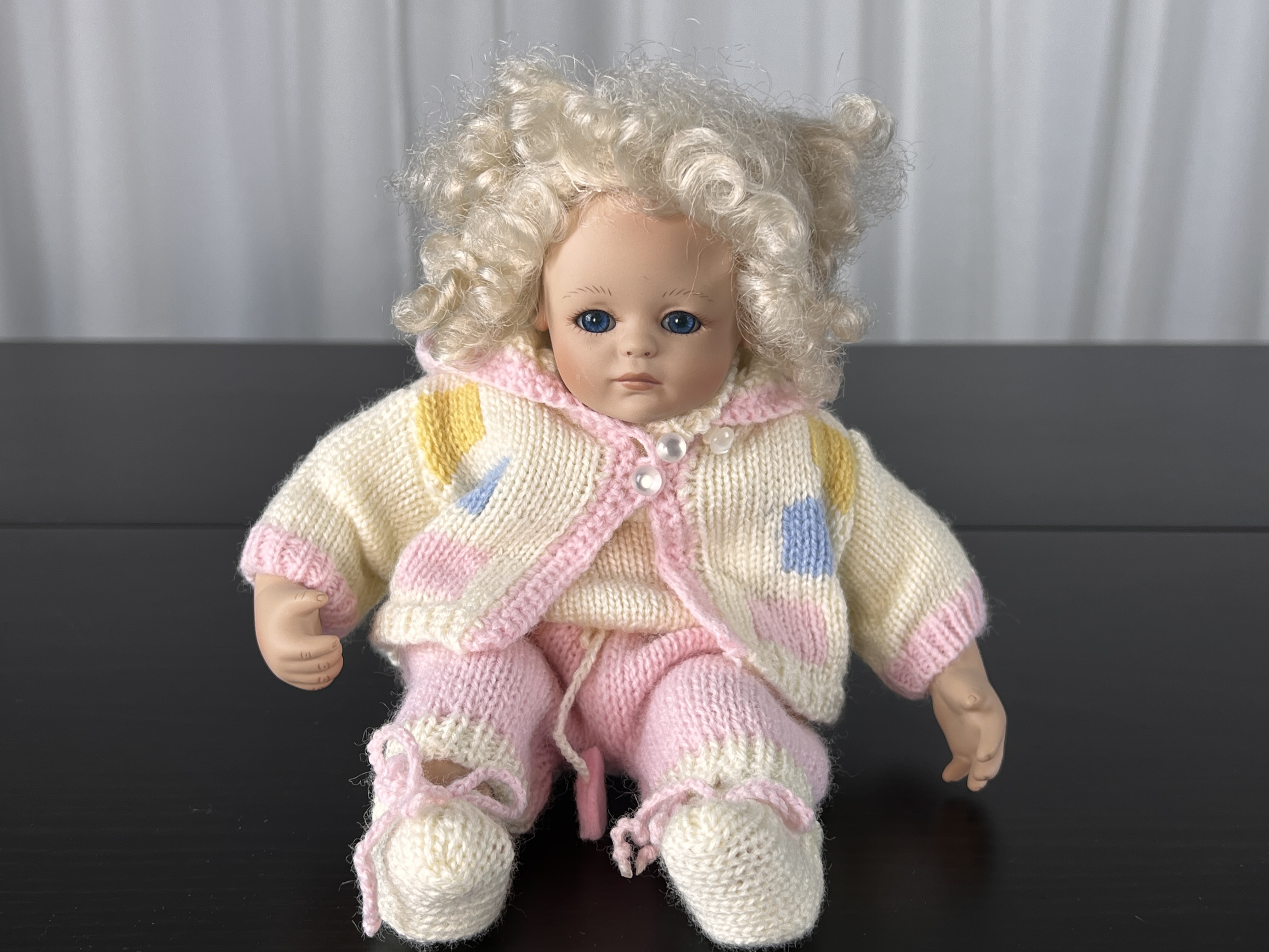 Gabriele Müller Porzellan Puppe 21 cm. Top Zustand.    Gabriele Müller Porzellan Puppe 21 cm. Top Zustand.