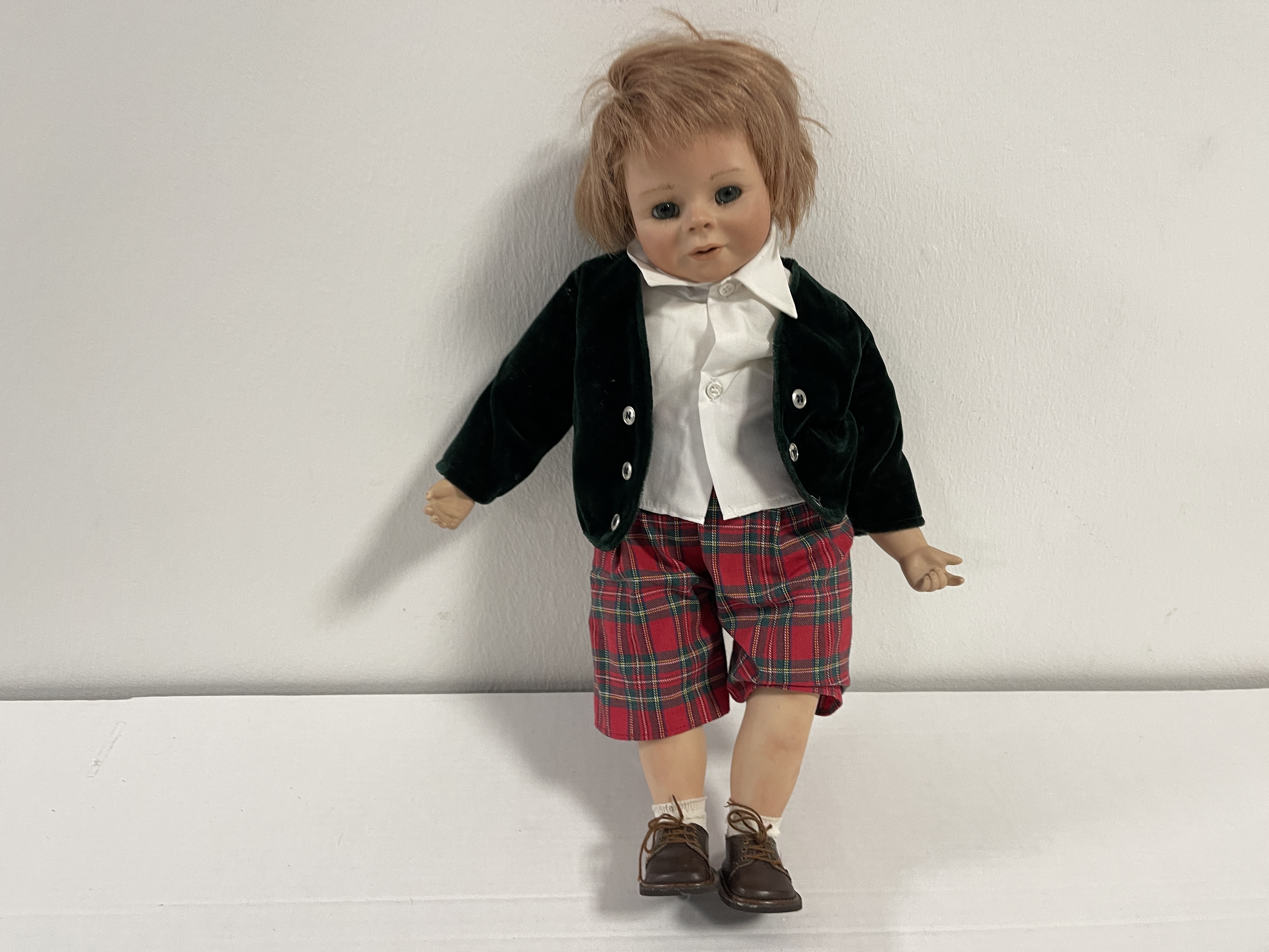 Künstlerpuppe Porzellanpuppe 46 cm. Zustand  siehe Fotos 