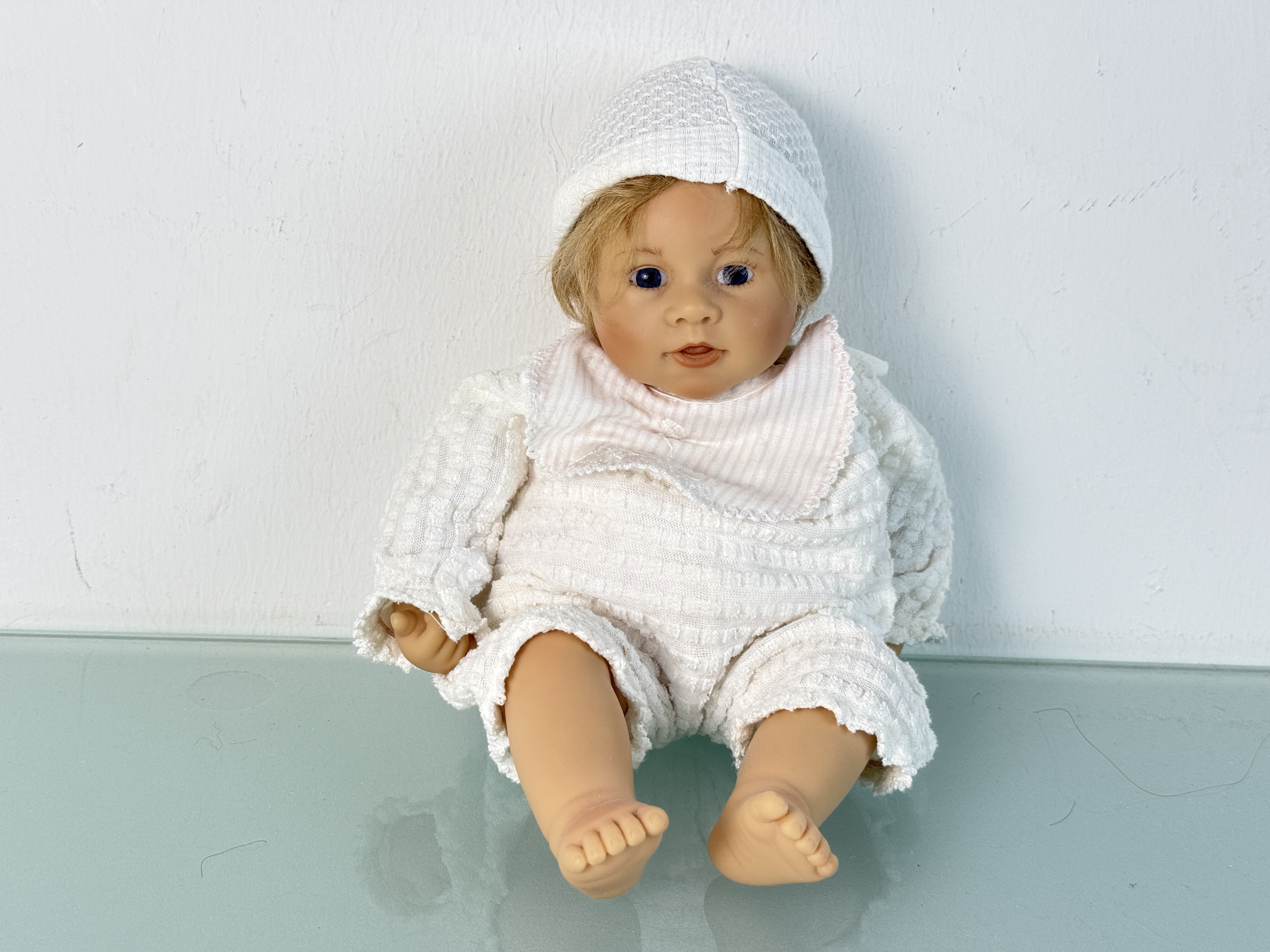 Künstlerpuppe Wiltrud Stein Vinyl Puppe 34 cm. Top Zustand
