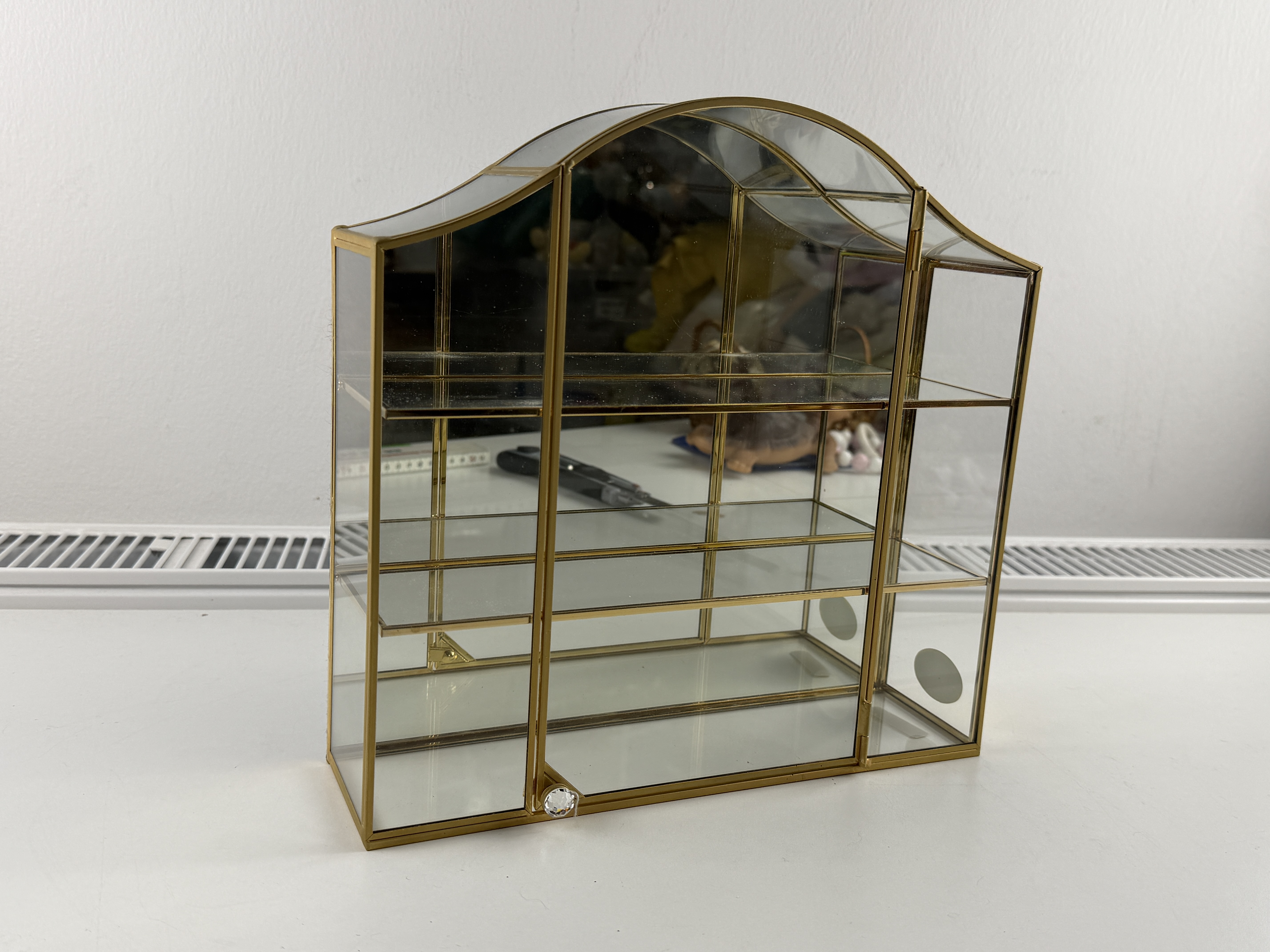 Swarovski Vitrine 27,5 x 27,5 x 8 cm Gold Top Zustand    