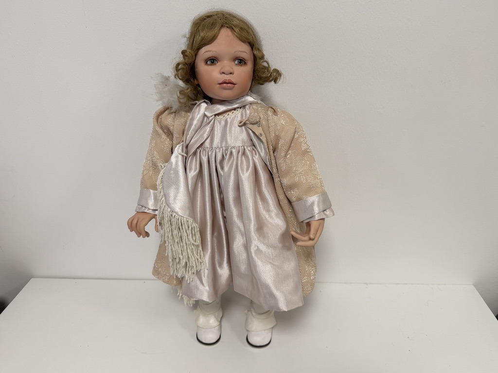 Künstlerpuppe Puppe Porzellan Gloria Vanderbilt Puppe 70 cm. Top Zustand       