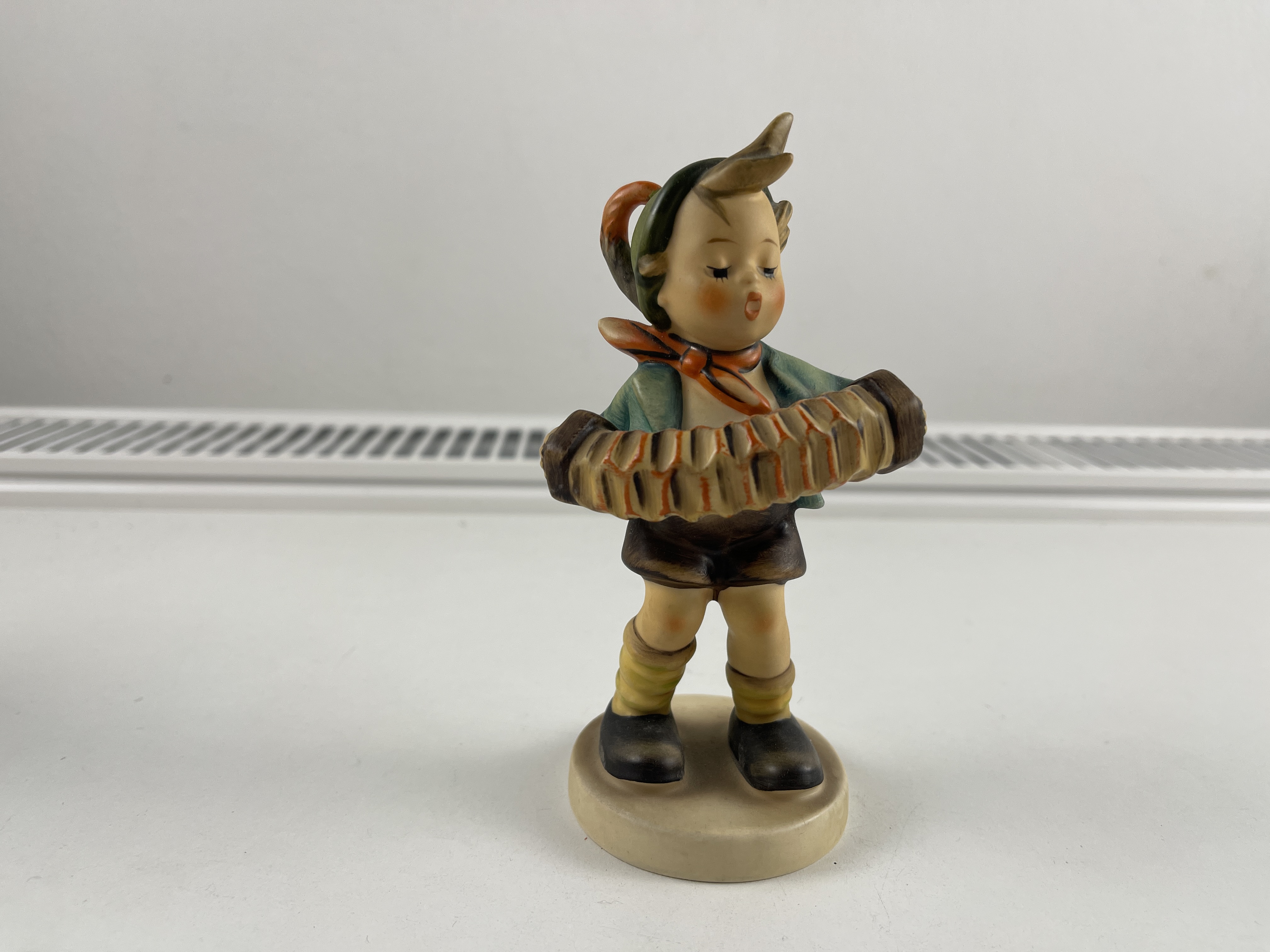 Hummel Figur 185 Bandoneonspieler 14 cm. 1 Wahl. Top Zustand.   