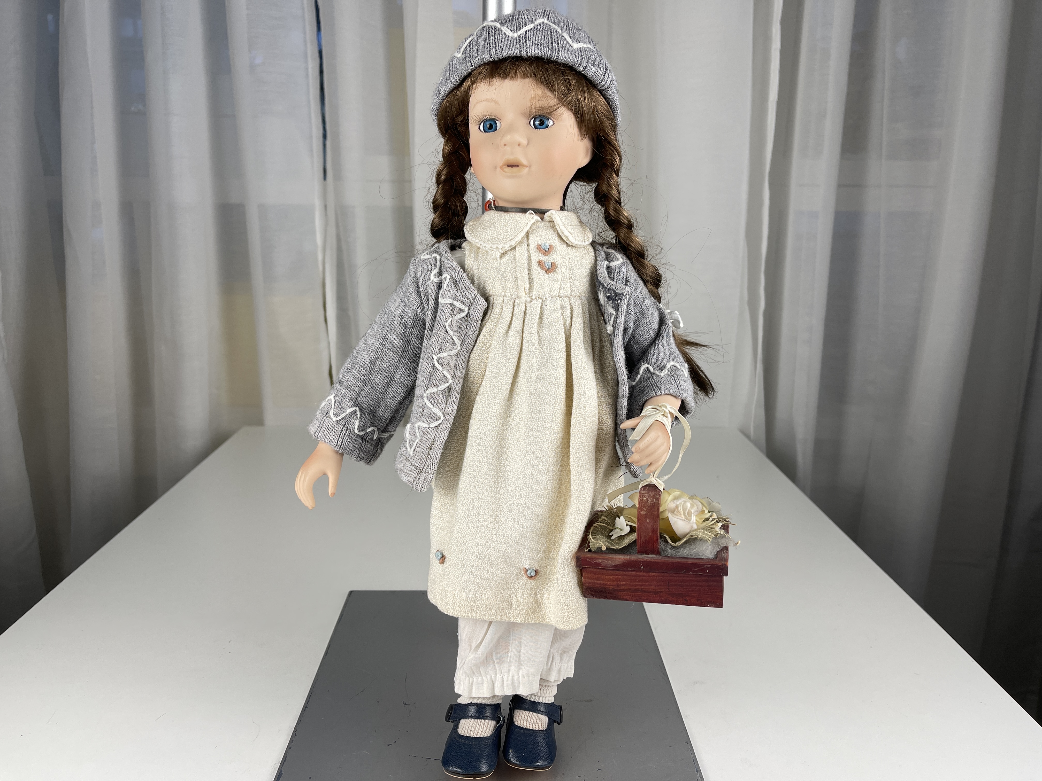 Künstlerpuppe Porzellan Puppe 42 cm. Top Zustand  