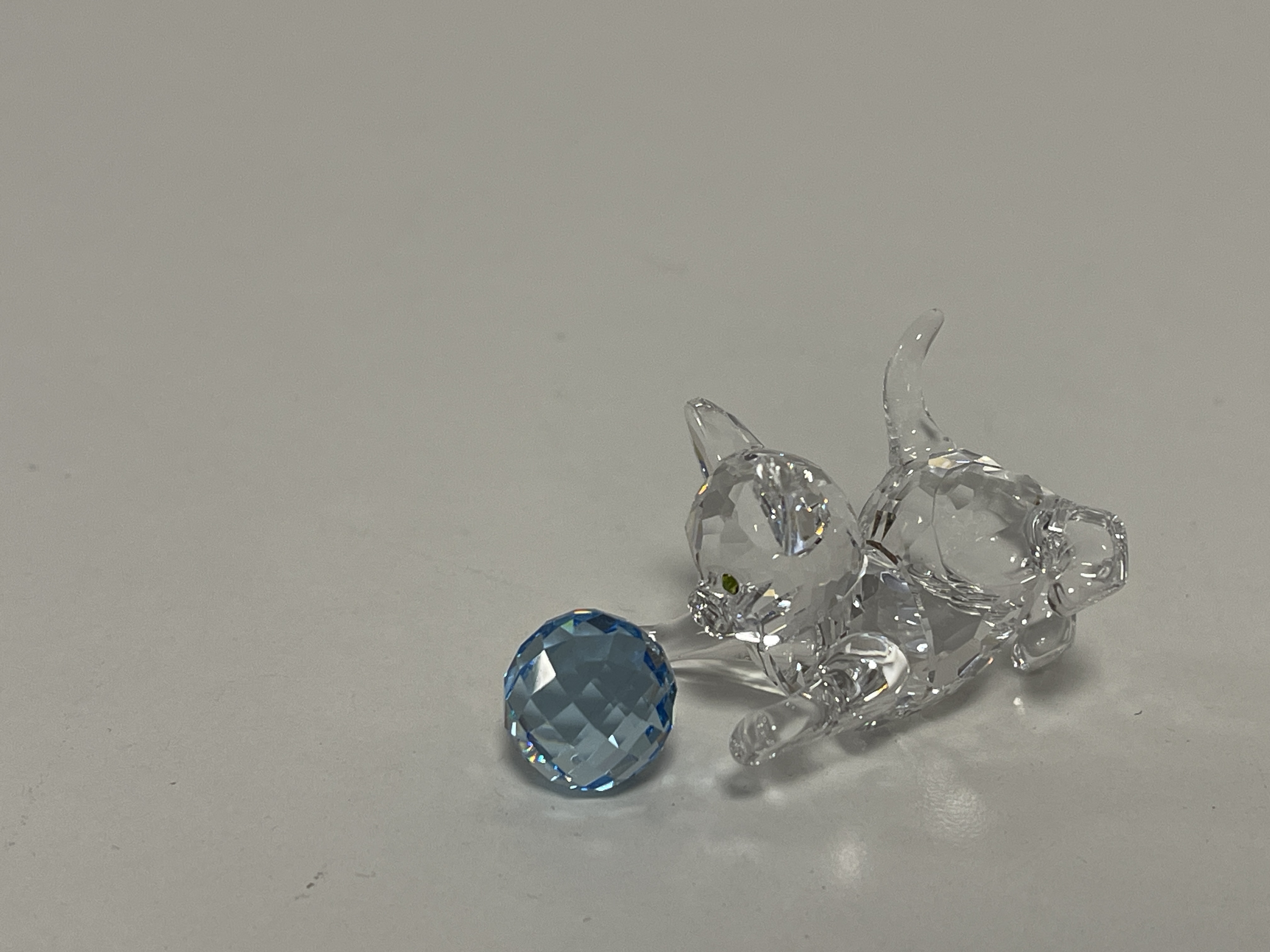  Swarovski Figur 631857 Katze mit blauen Ball 5 cm. Top Zustand 
