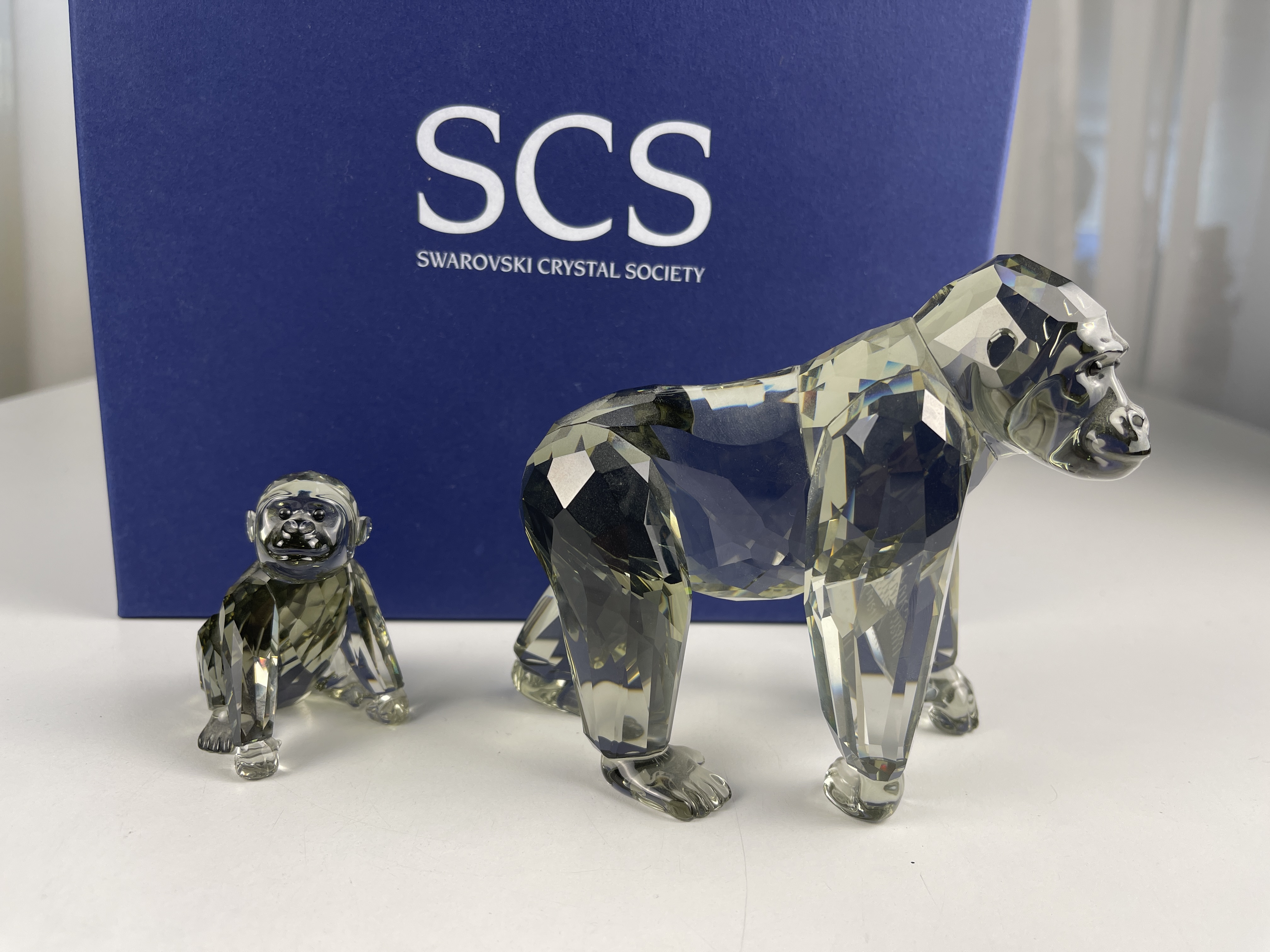  Swarovski Figur 952504 Jahresfiguren 2009 Gorillas. - Kiste + Zertifikat - Top Zustand 