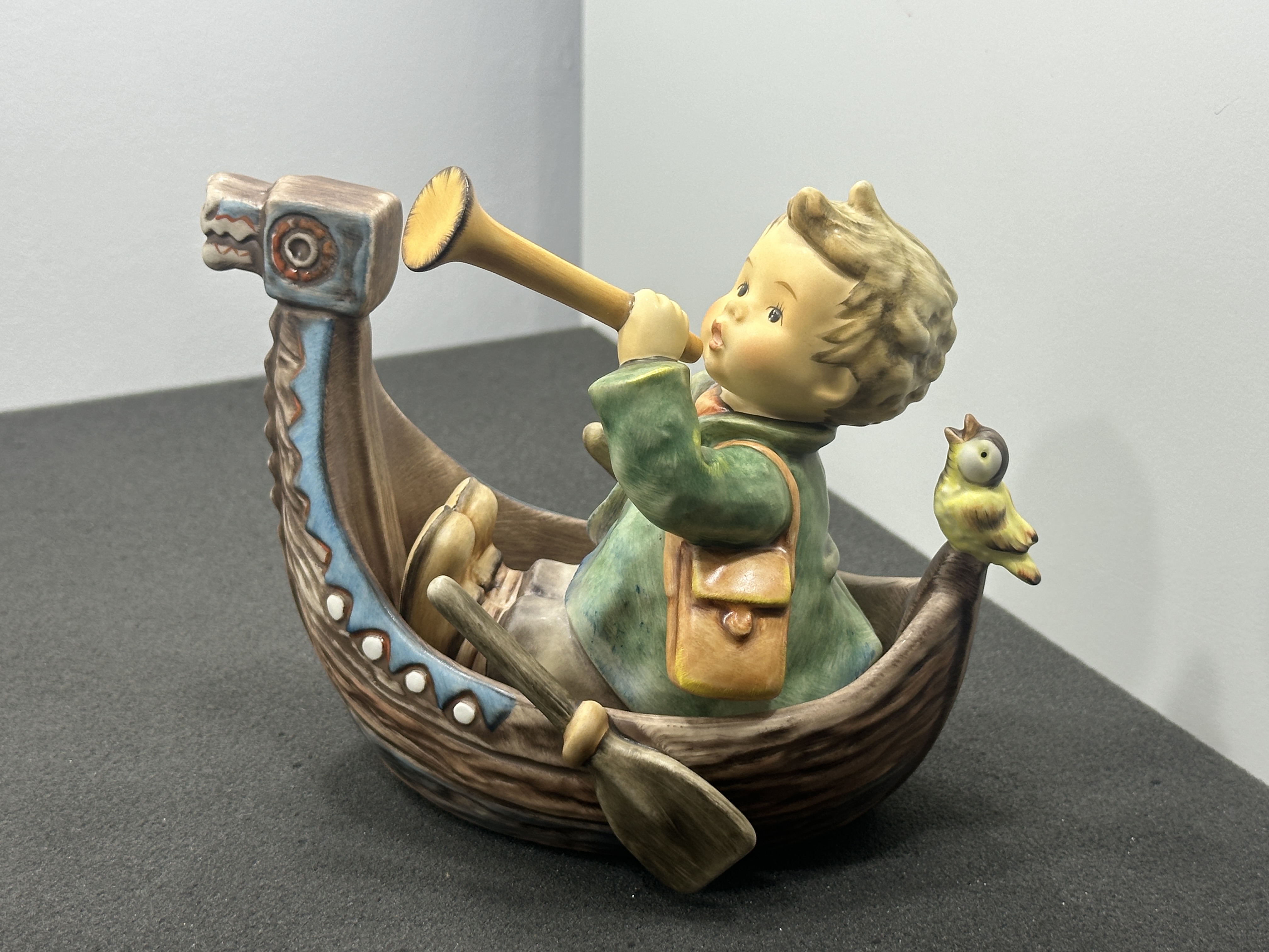 Hummel Figur 796/I Ins neue Jahr viel Glück und Sonnenschein. 1 Wahl - Zustand siehe Fotos 