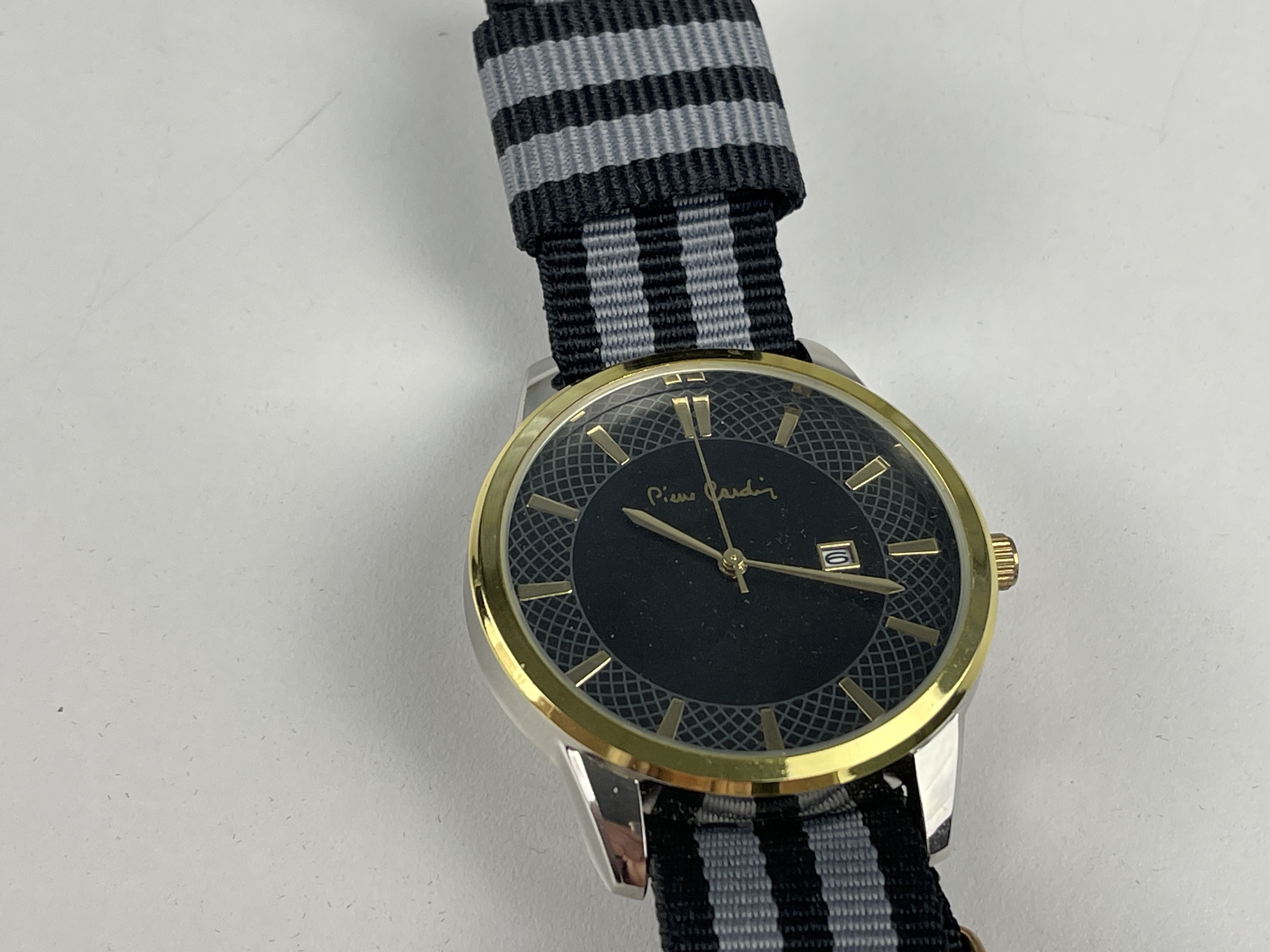 Pierre Cardin Unisex Armbanduhr Quarz   - Zustand siehe Fotos  