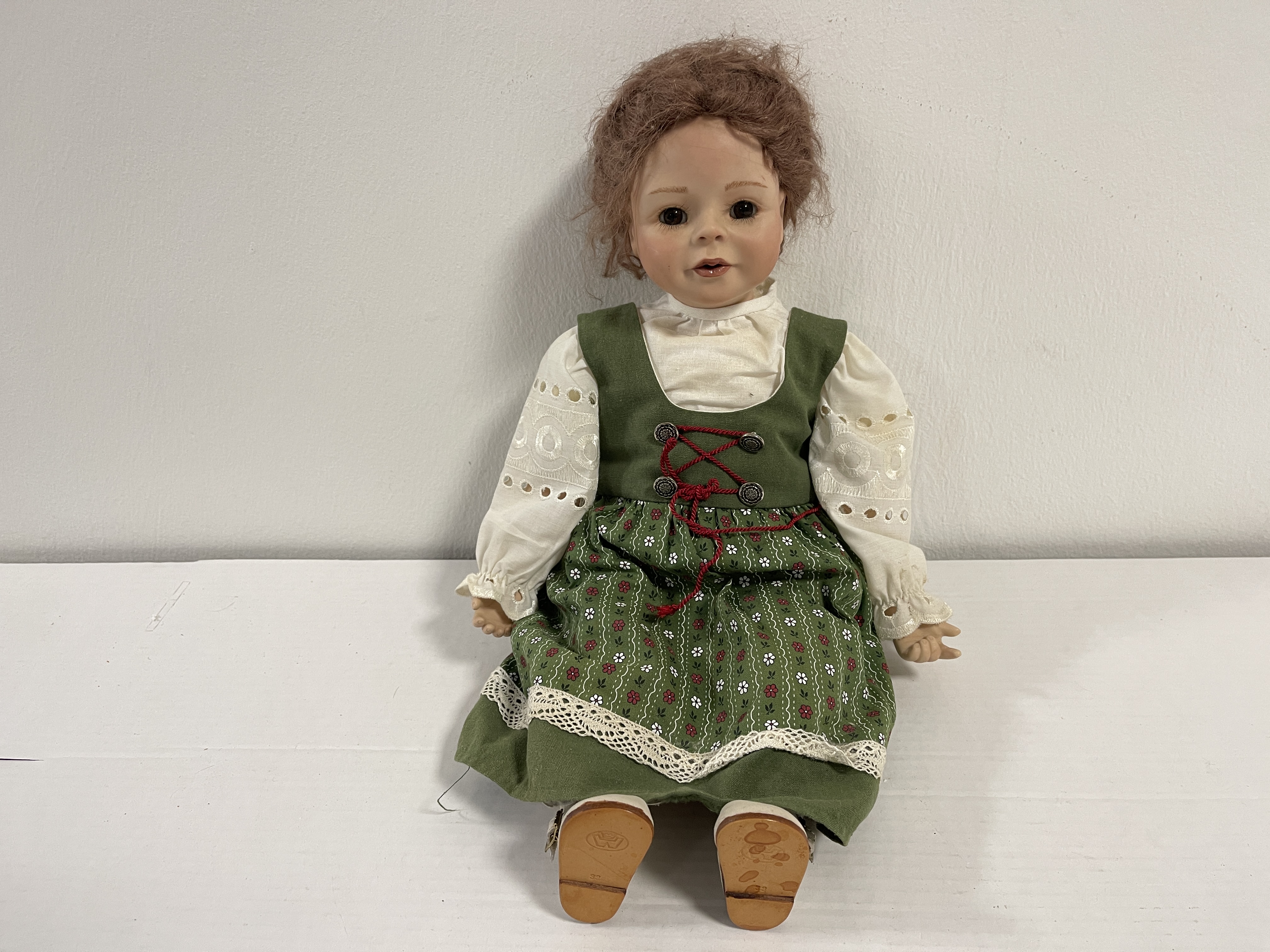 Künstlerpuppe Porzellanpuppe 47 cm. Zustand  siehe Fotos   