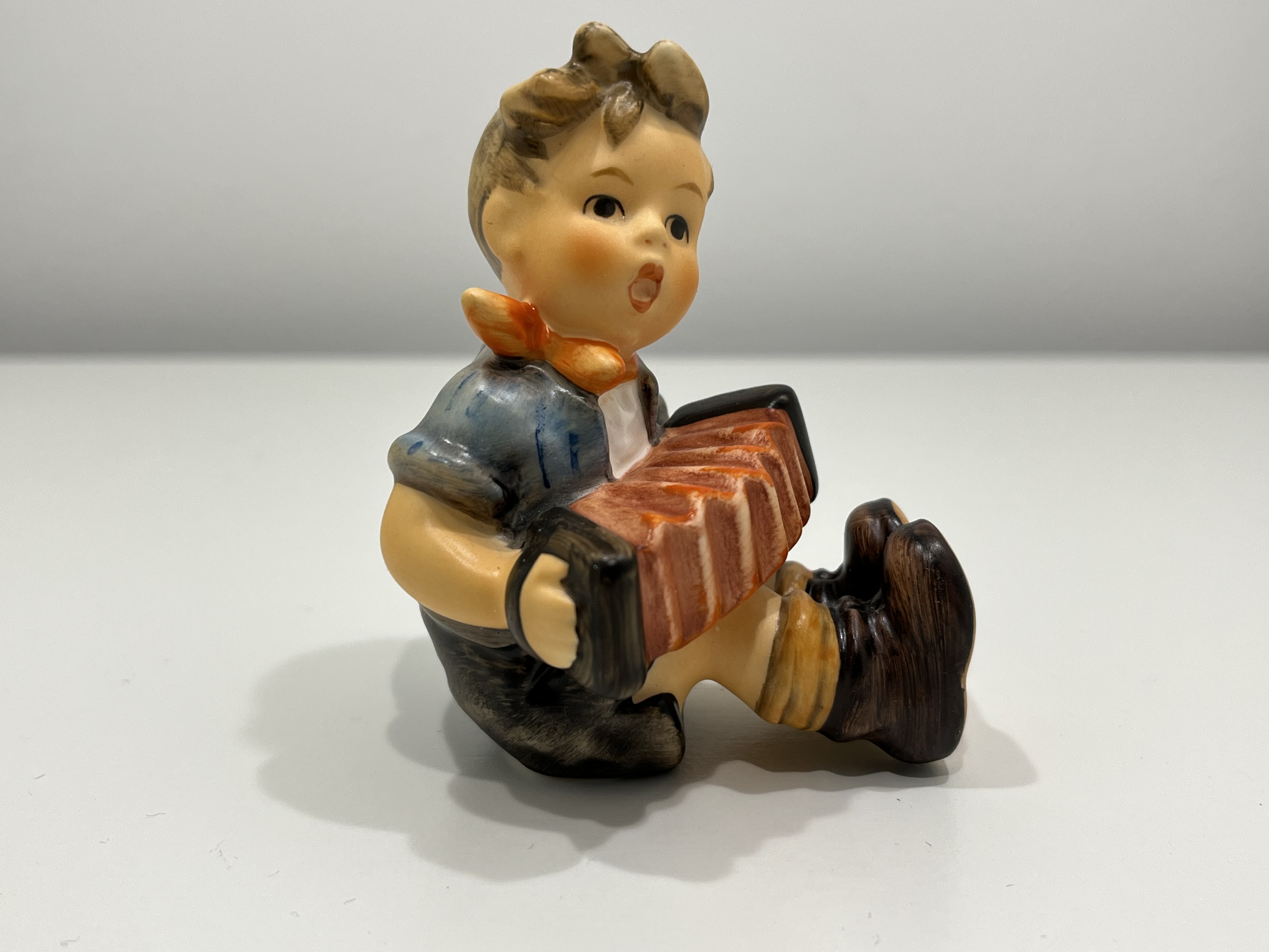 Hummel Figur 390 Junge Akkordeonspieler 7,5 cm. 1 Wahl. Top Zustand 