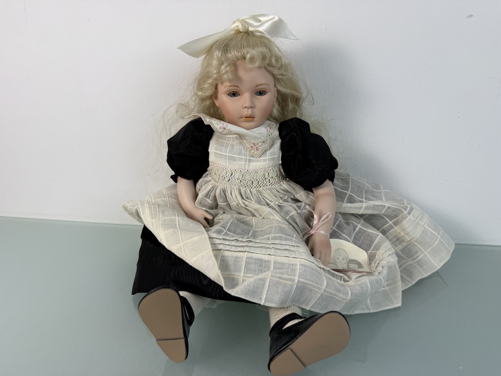 Künstlerpuppe Porzellan Puppe 50 cm. Top Zustand   