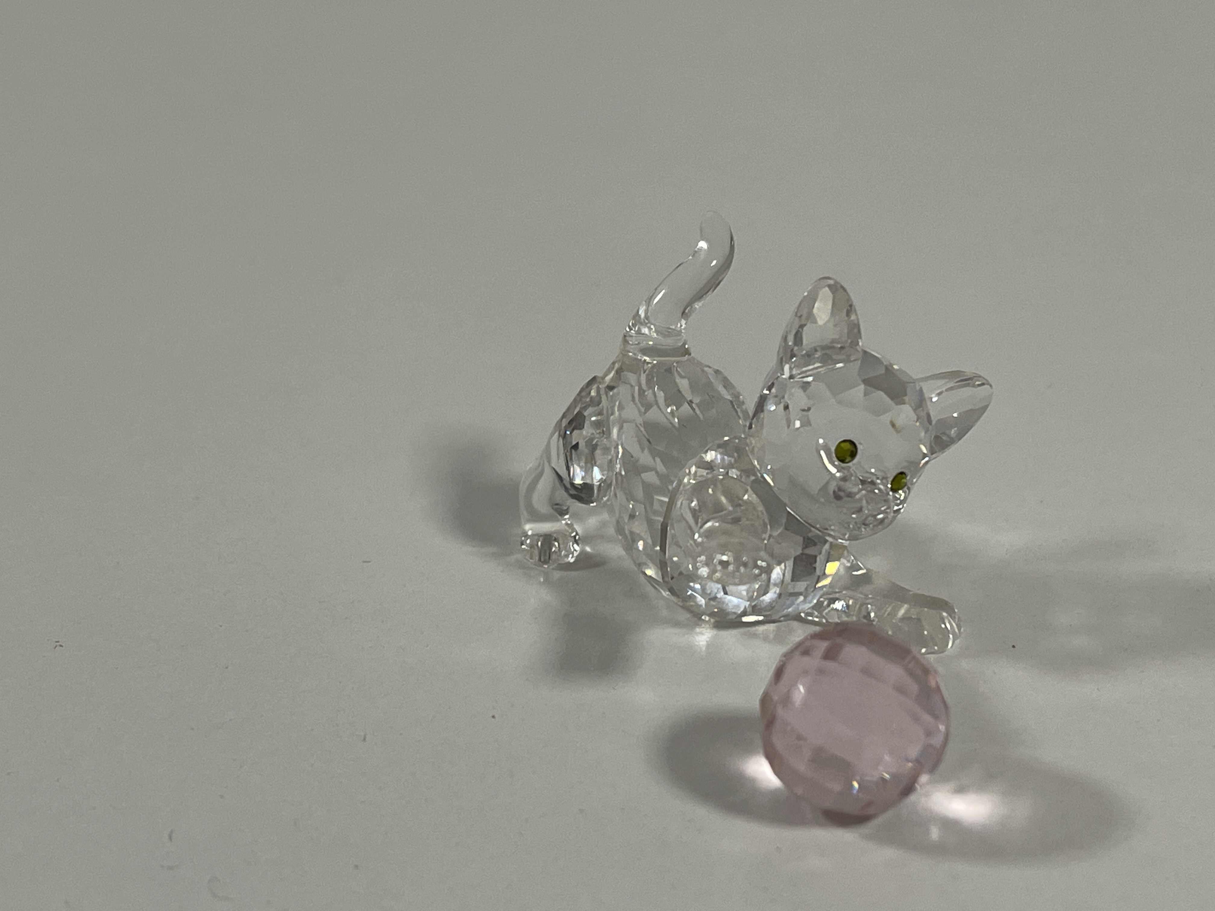 Swarovski Figur 631856 Katze rosa Ball 5 cm. Top Zustand  