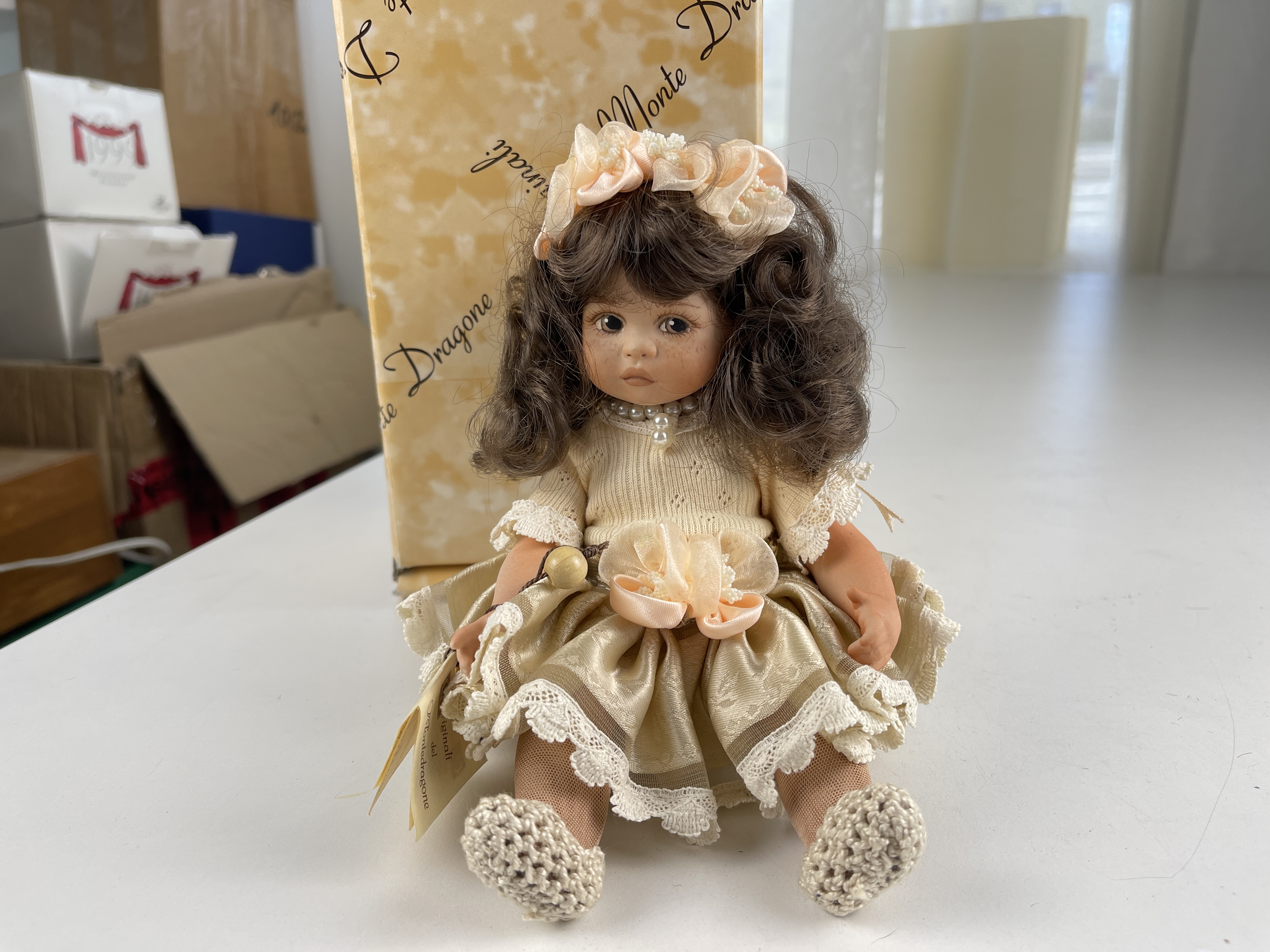 Monte Dragone Künstler Porzellan Puppe 22 cm. Top Zustand OVP