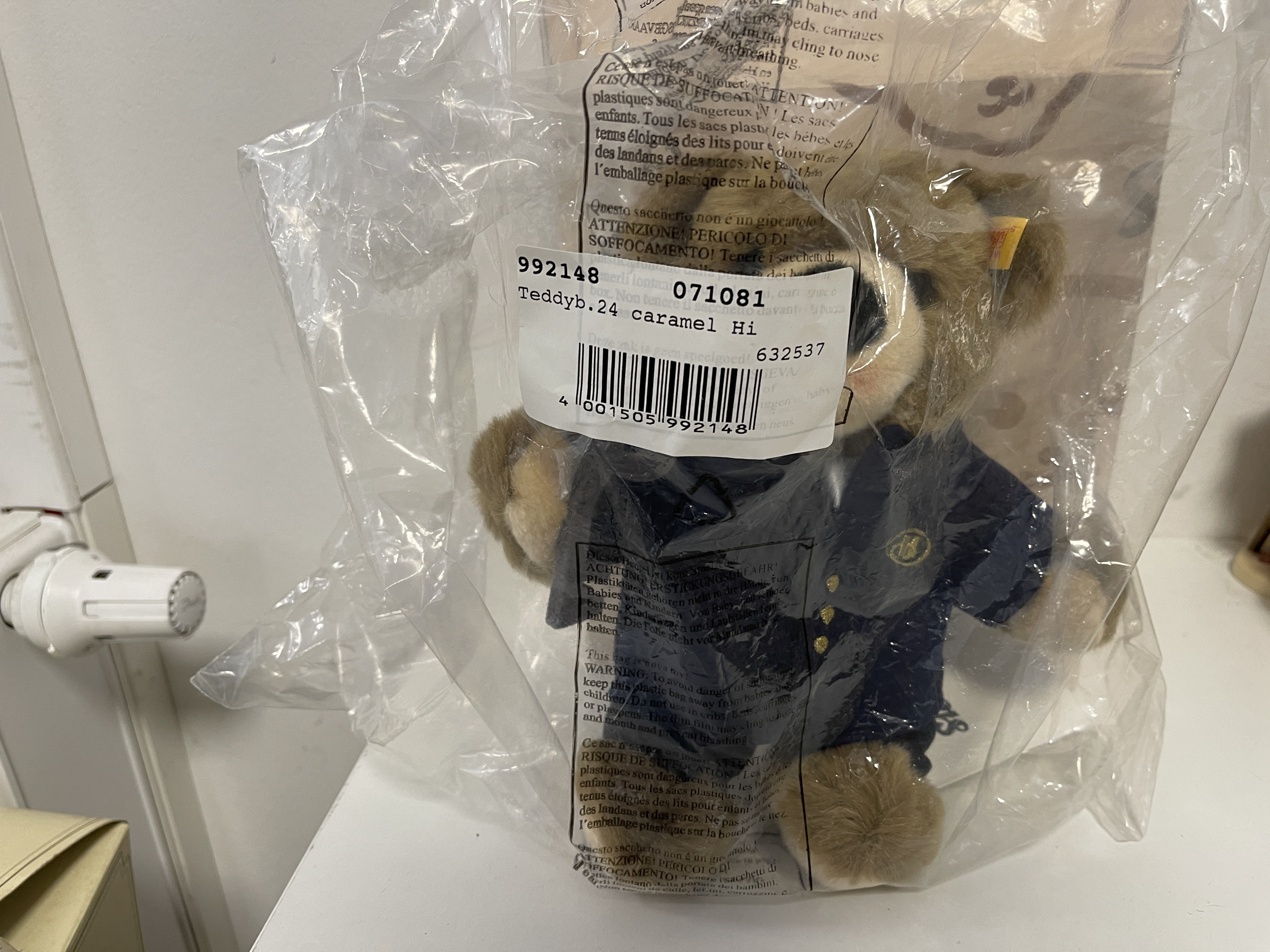 Steiff Tier Teddy Bär 992148 Hilton Congierge 24 cm. Top Zustand ungeöffnet + OVP 