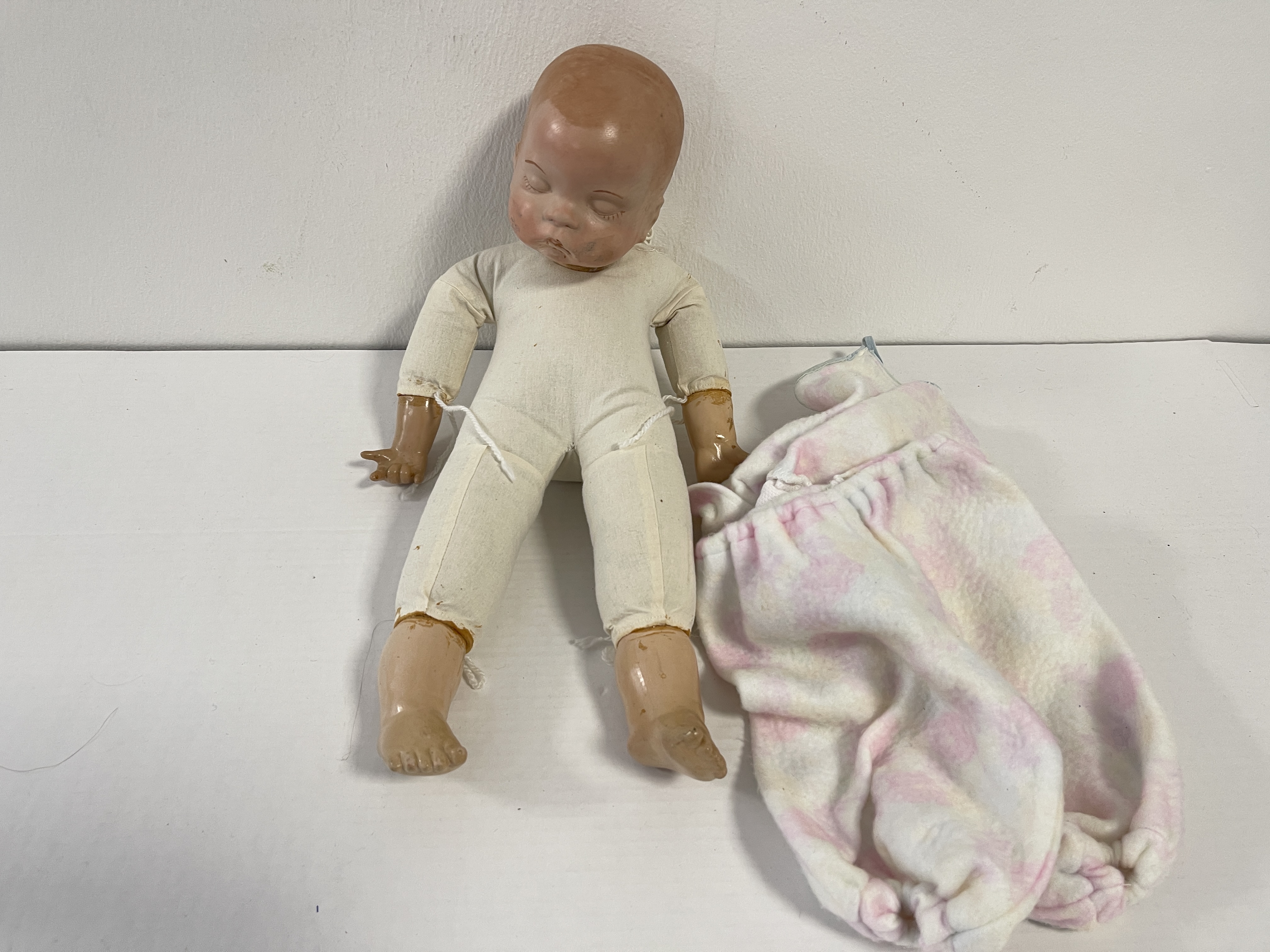 Künstlerpuppe Porzellan Puppe 45 cm.  Defekt  