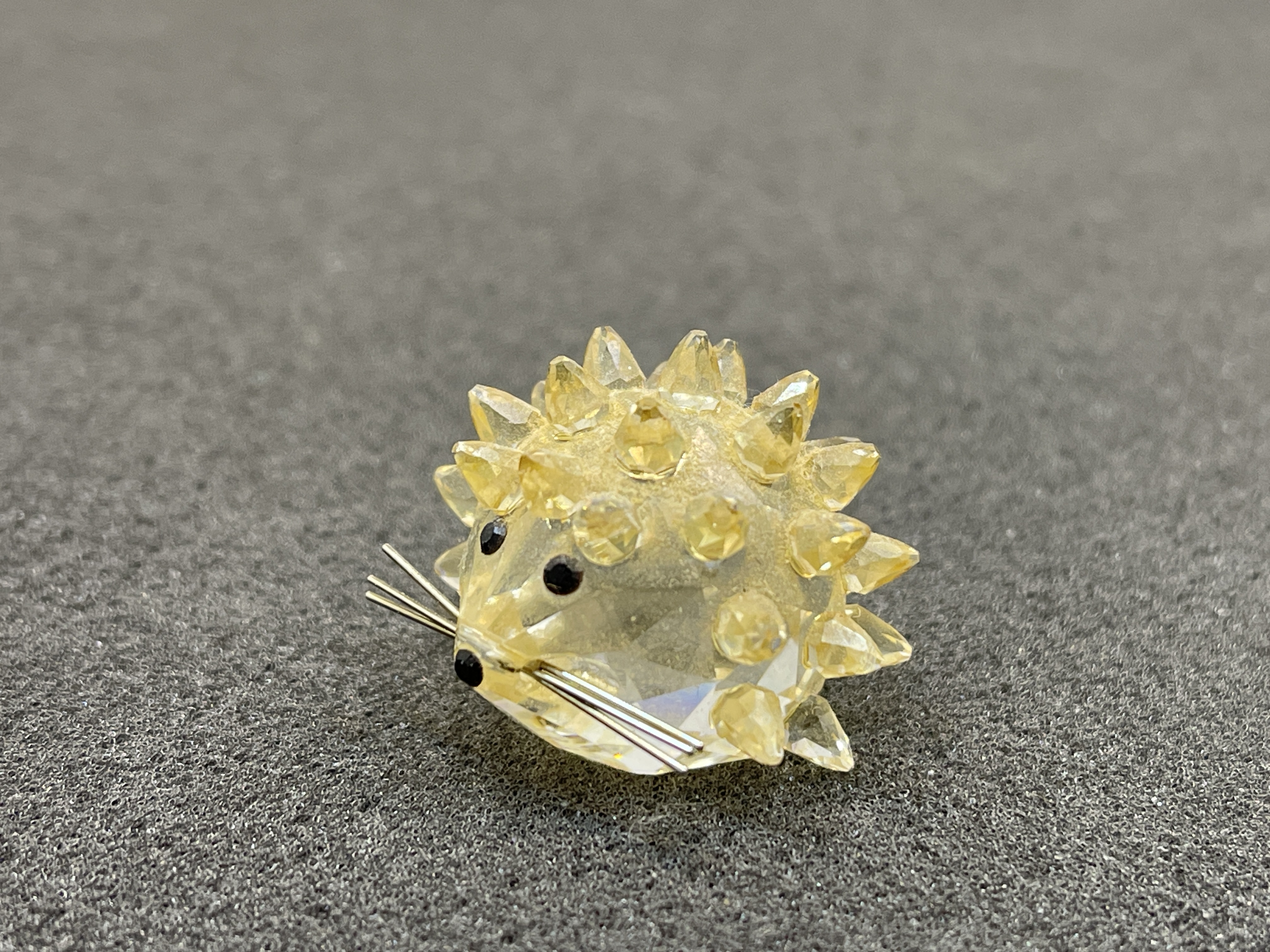 Swarovski Figur 183273 Igel 2 cm.  Zustand siehe Fotos 