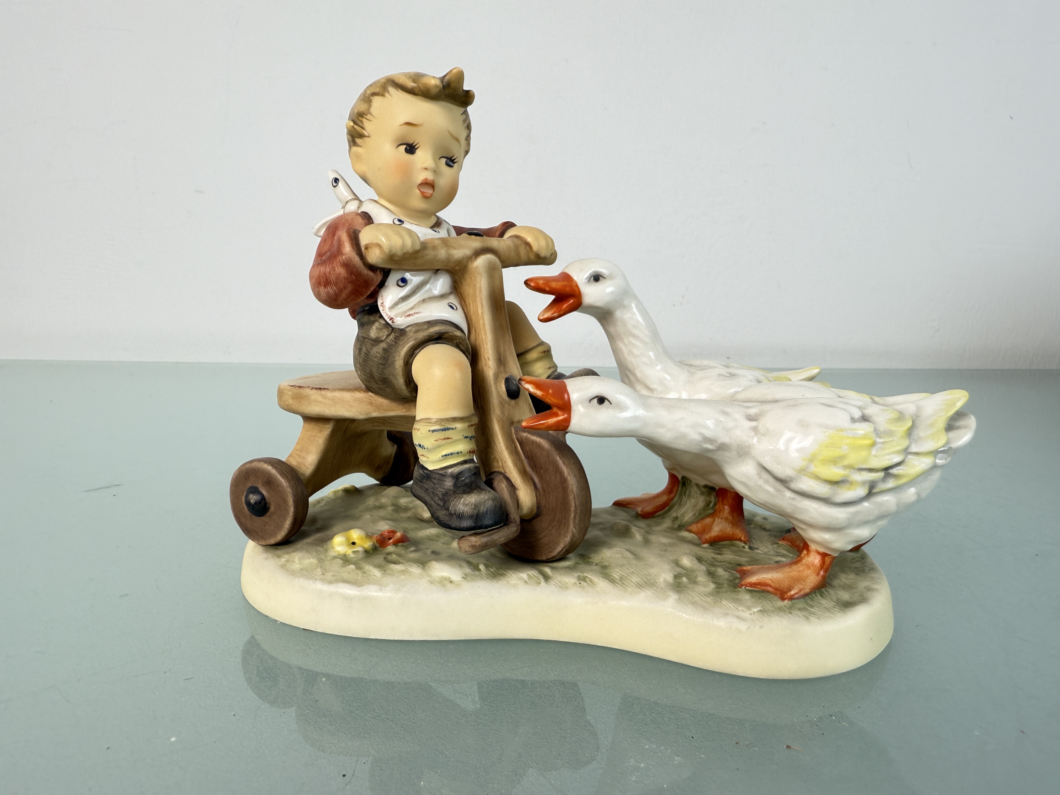 Hummel Figur 2082 Weg Da ! 16 cm. 1 Wahl Top Zustand   