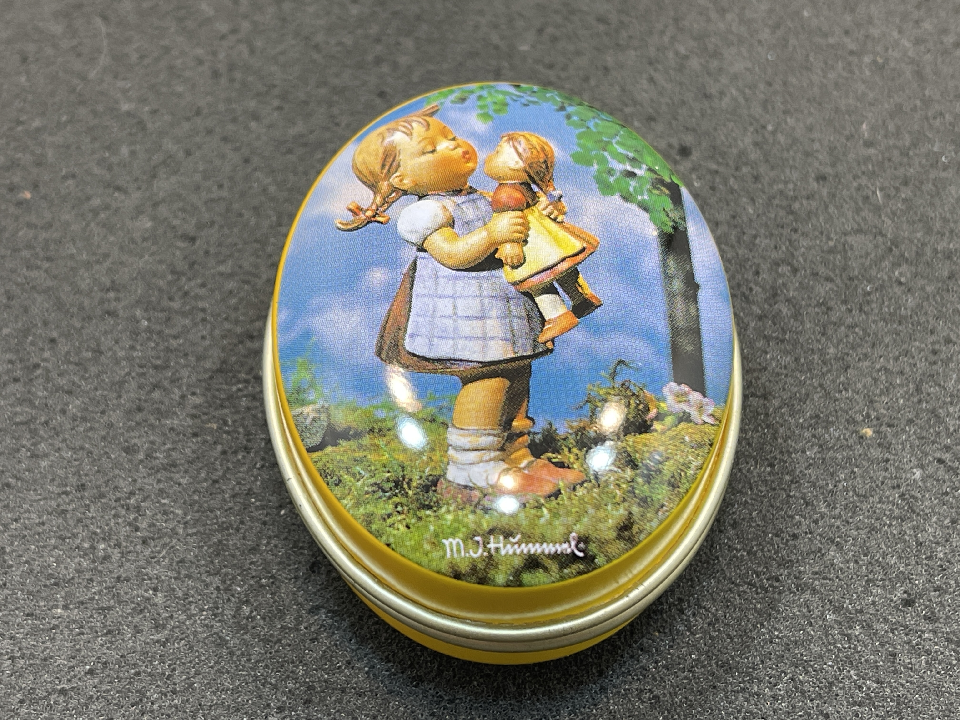  M.I. Hummel Pillendosen 6 cm. 1 Wahl. Zustand siehe Fotos  