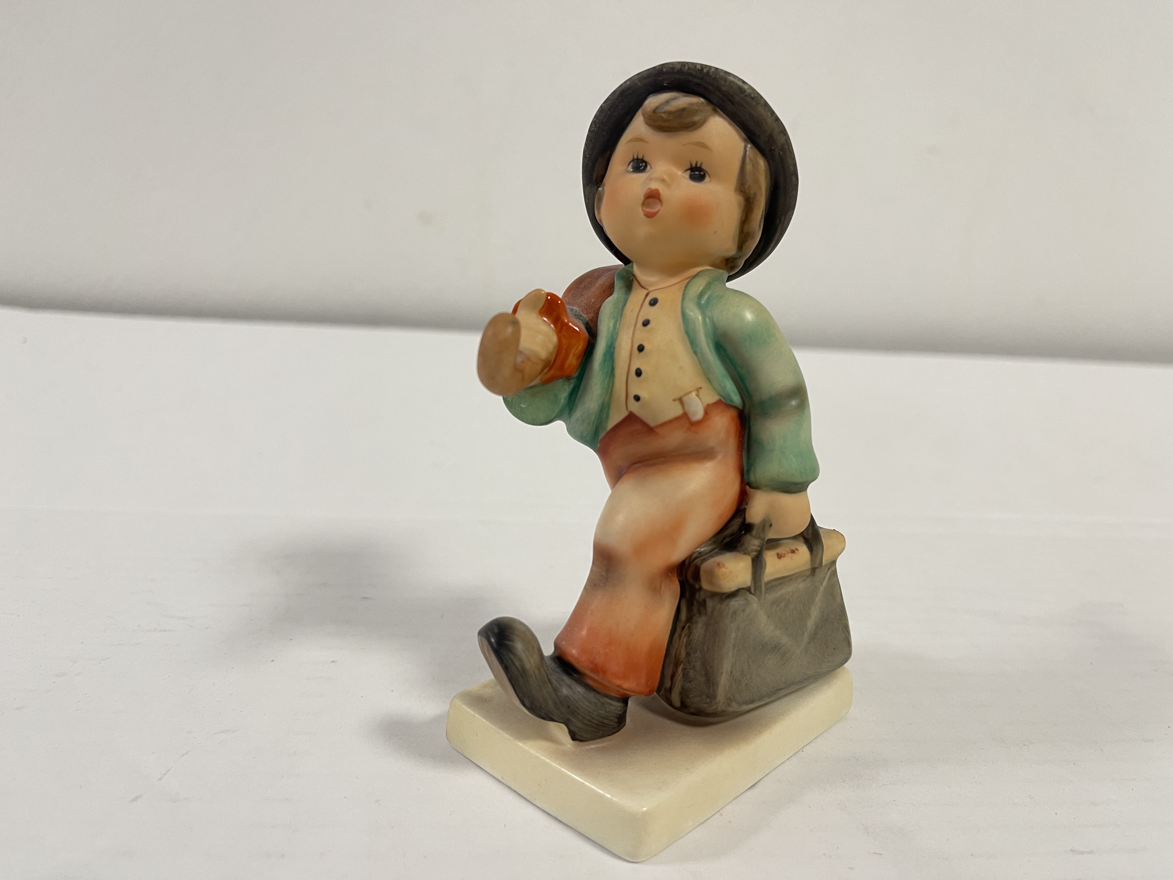 Hummel Figur 11/0 Wanderbub 12 cm. 1 Wahl Kleiner Defekt an der Hand 