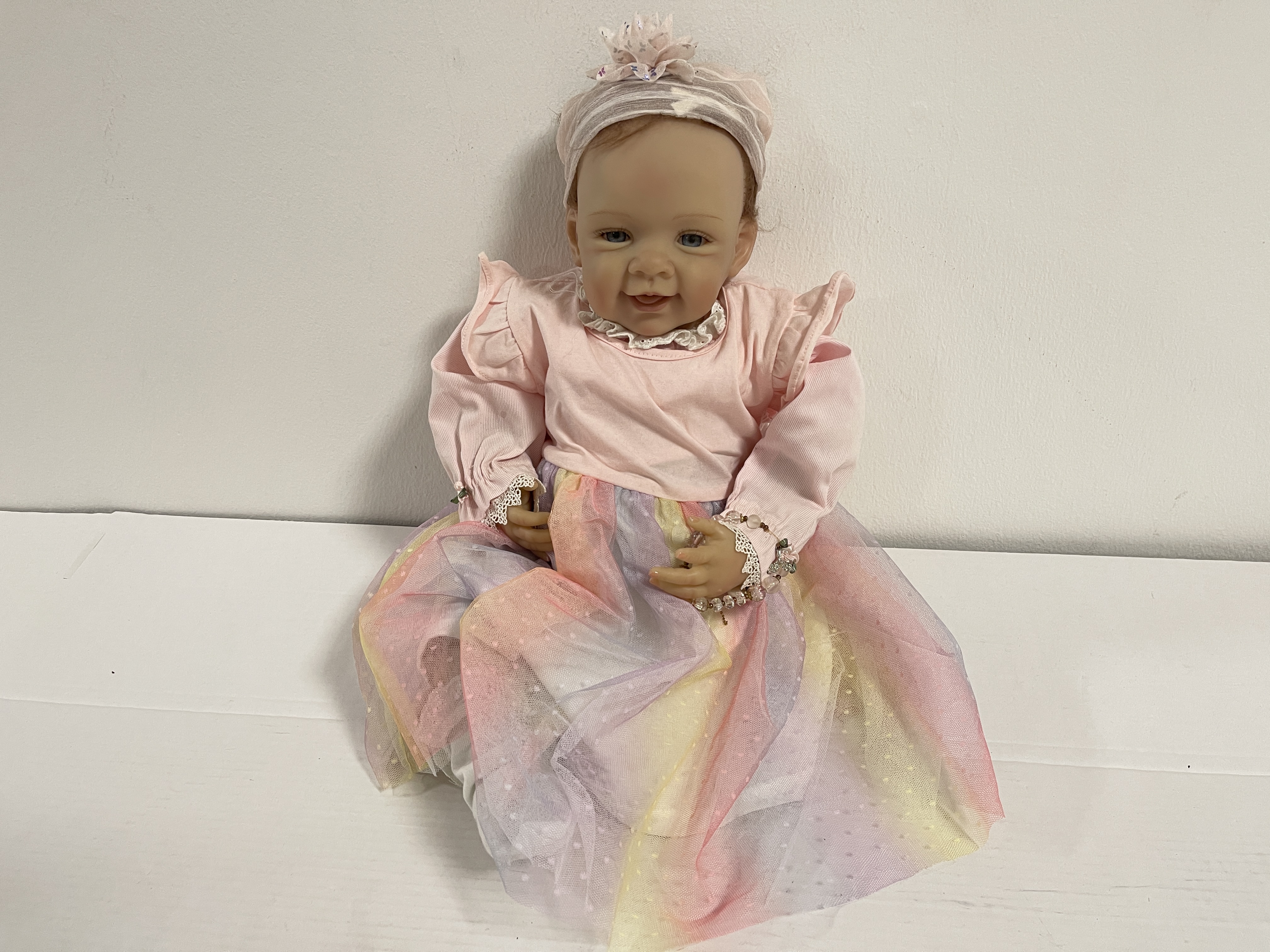Künstlerpuppe Waltraud Hanl Vinyl Puppe 48 cm. Ein Arm ist etwas lose
