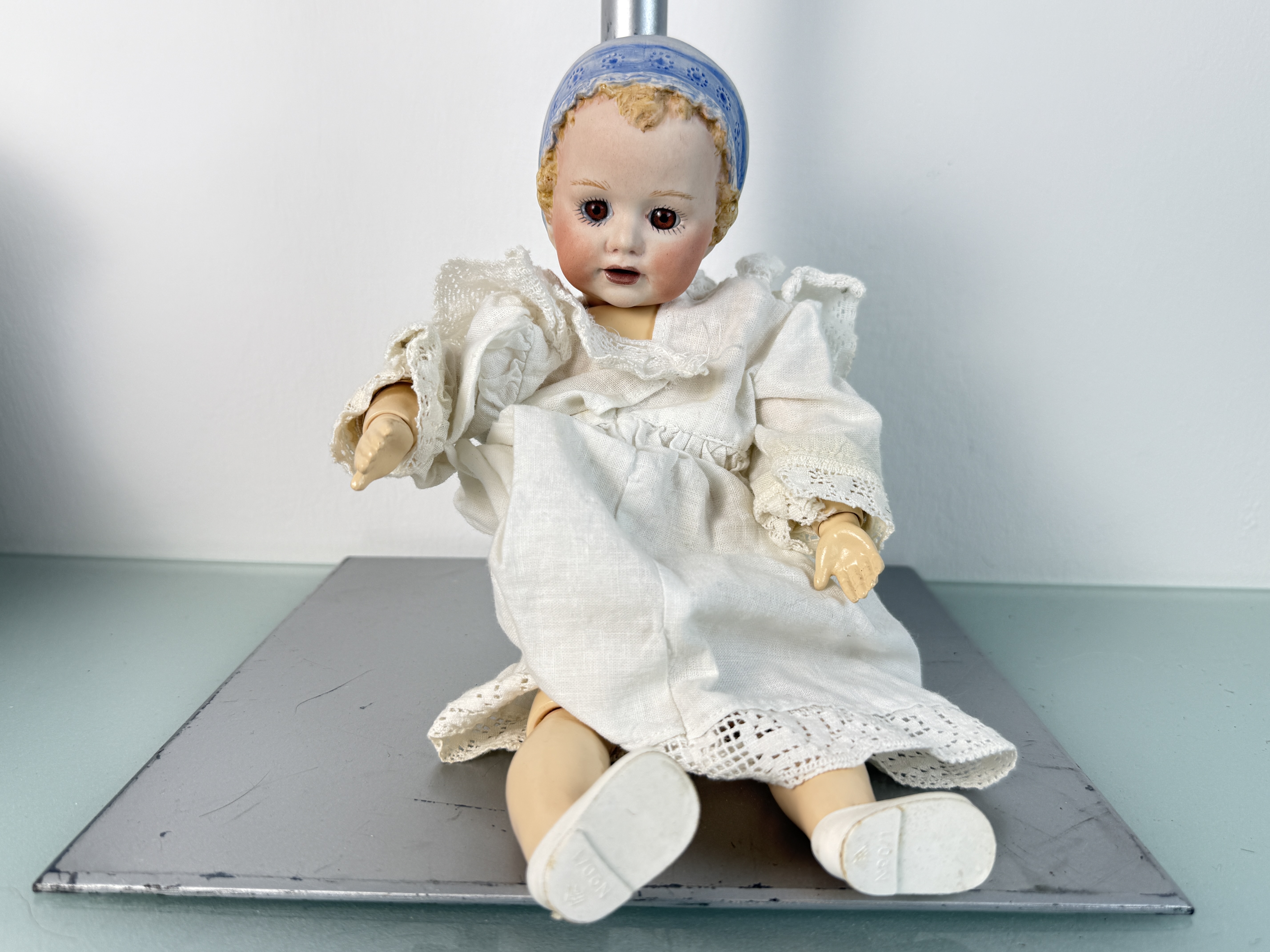Künstlerpuppe Porzellankopf Puppe 29 cm. Top Zustand.