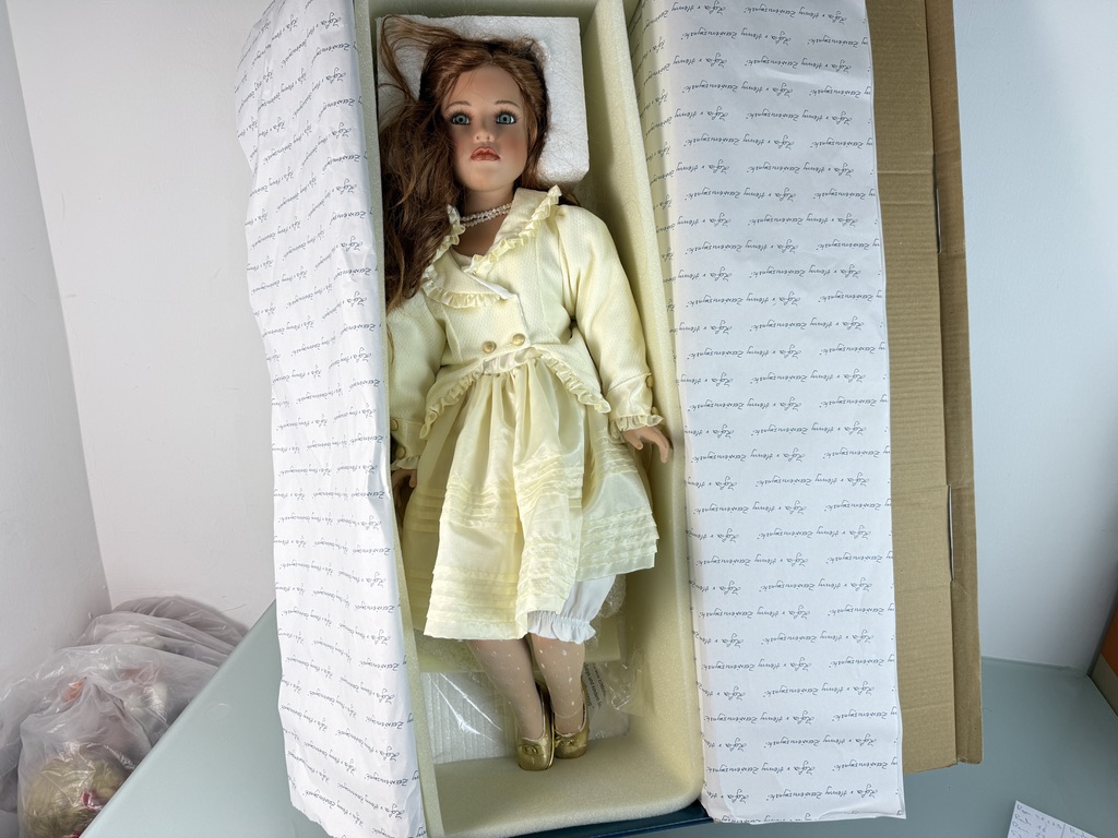 Künstlerpuppe  Ruby Doll Porzellan Puppe 83 cm. Top Zustand   