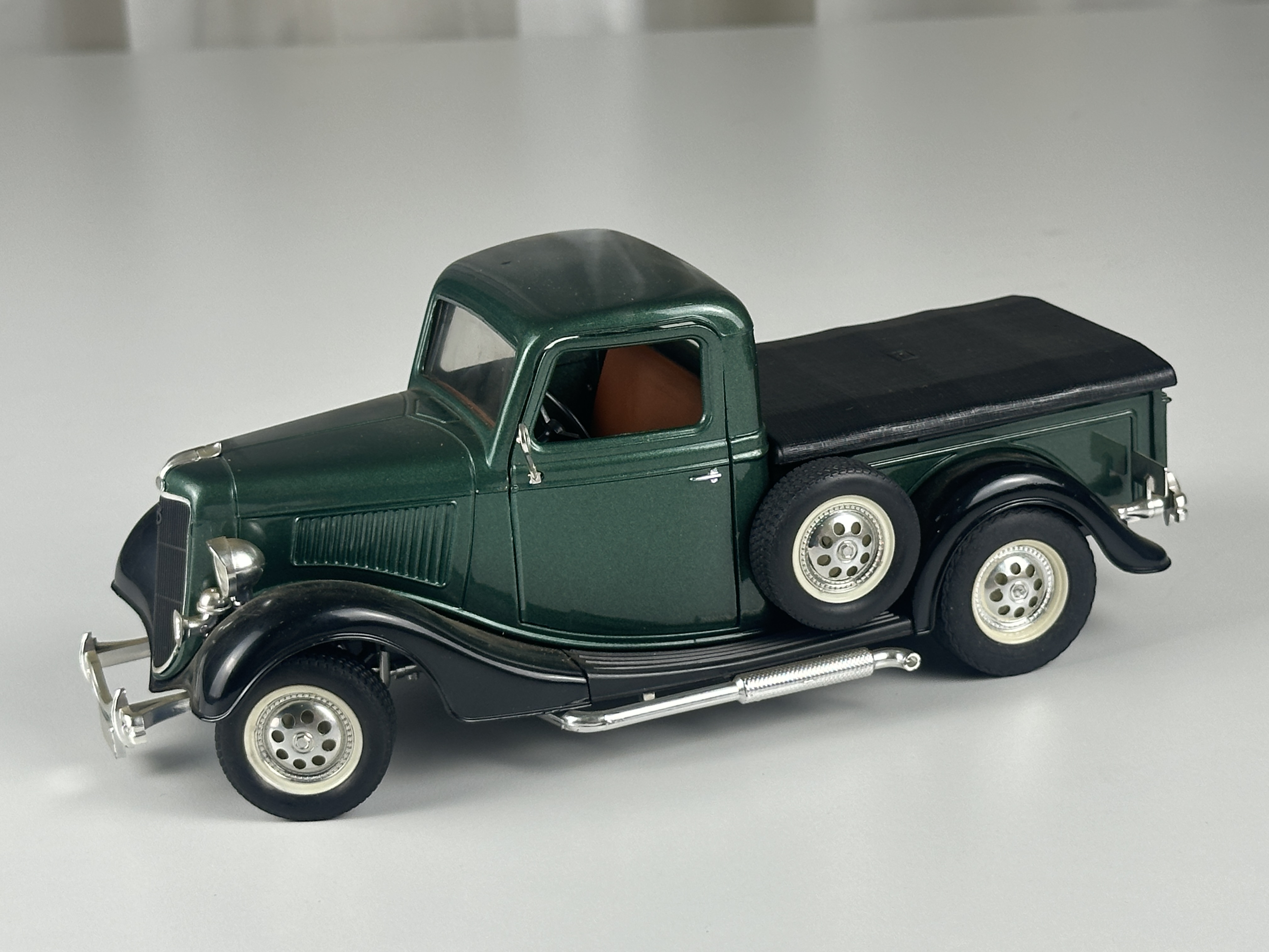 Sammler Modellauto Solido Ford V8 1:19 Zustand siehe Fotos