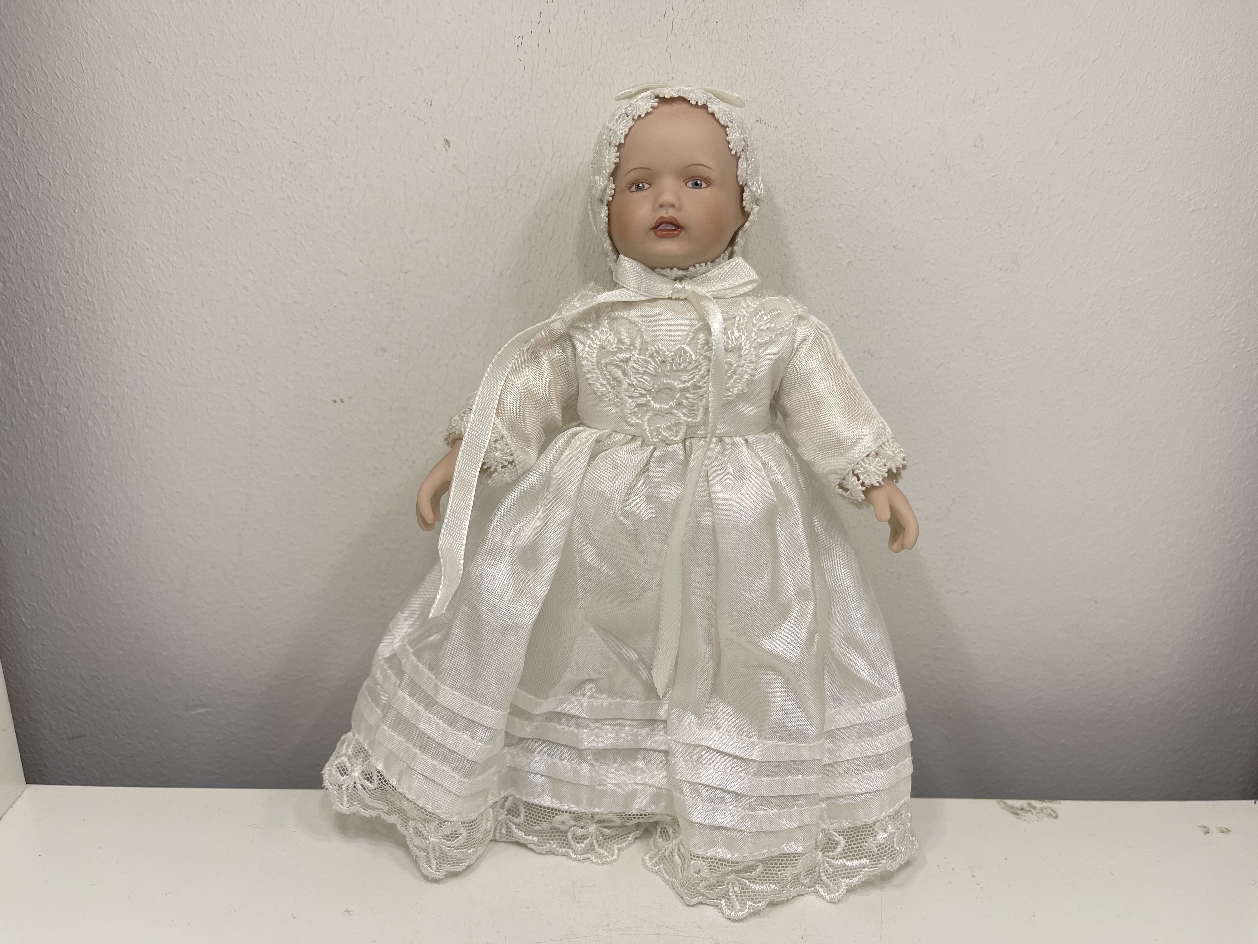 Sammler Porzellan Puppe 18 cm. Zustand siehe Fotos  