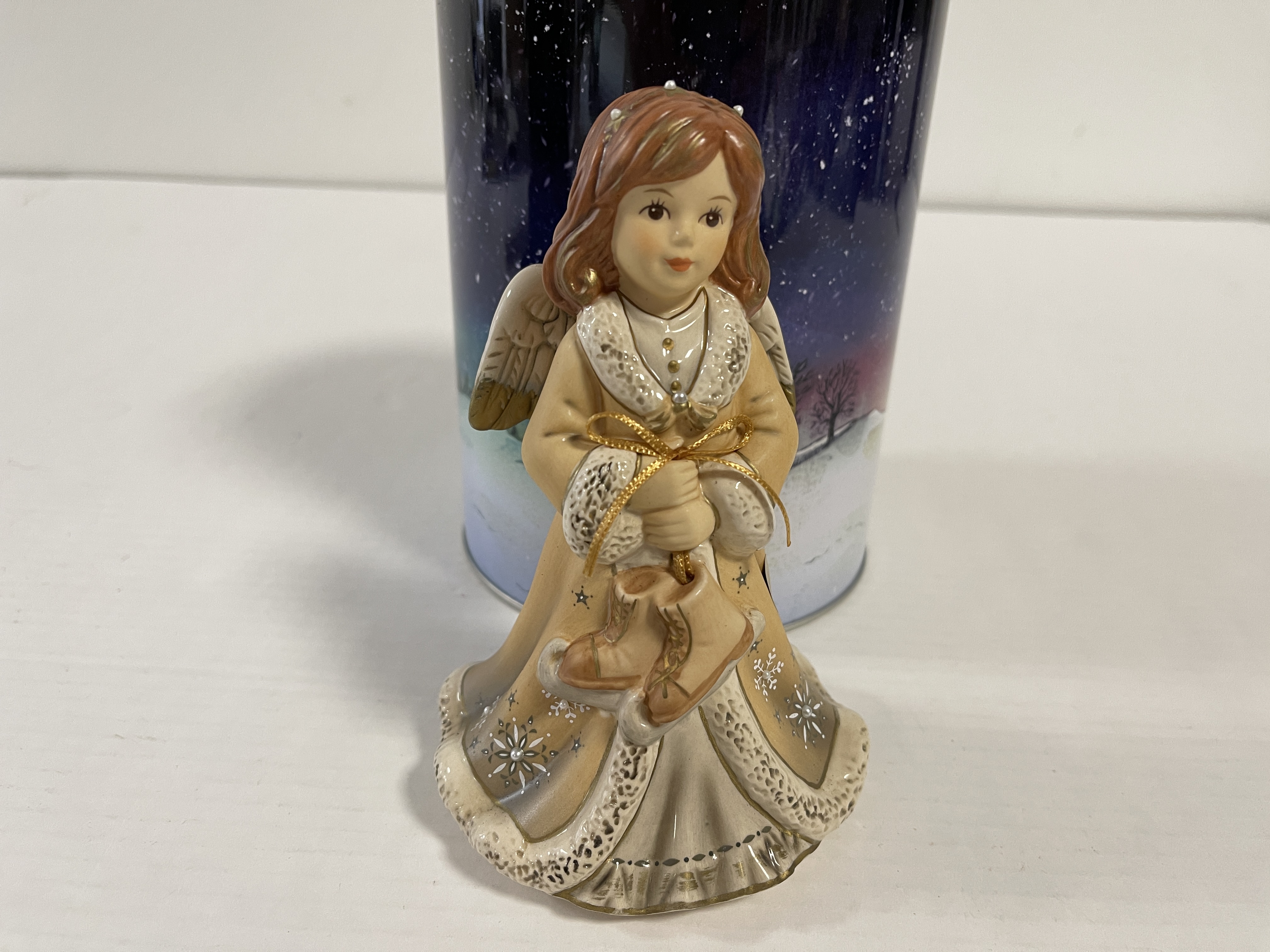 Goebel Figur Engel 2014 Jahresengel 16 cm. 1 Wahl mit Ovp - Top Zustand.   