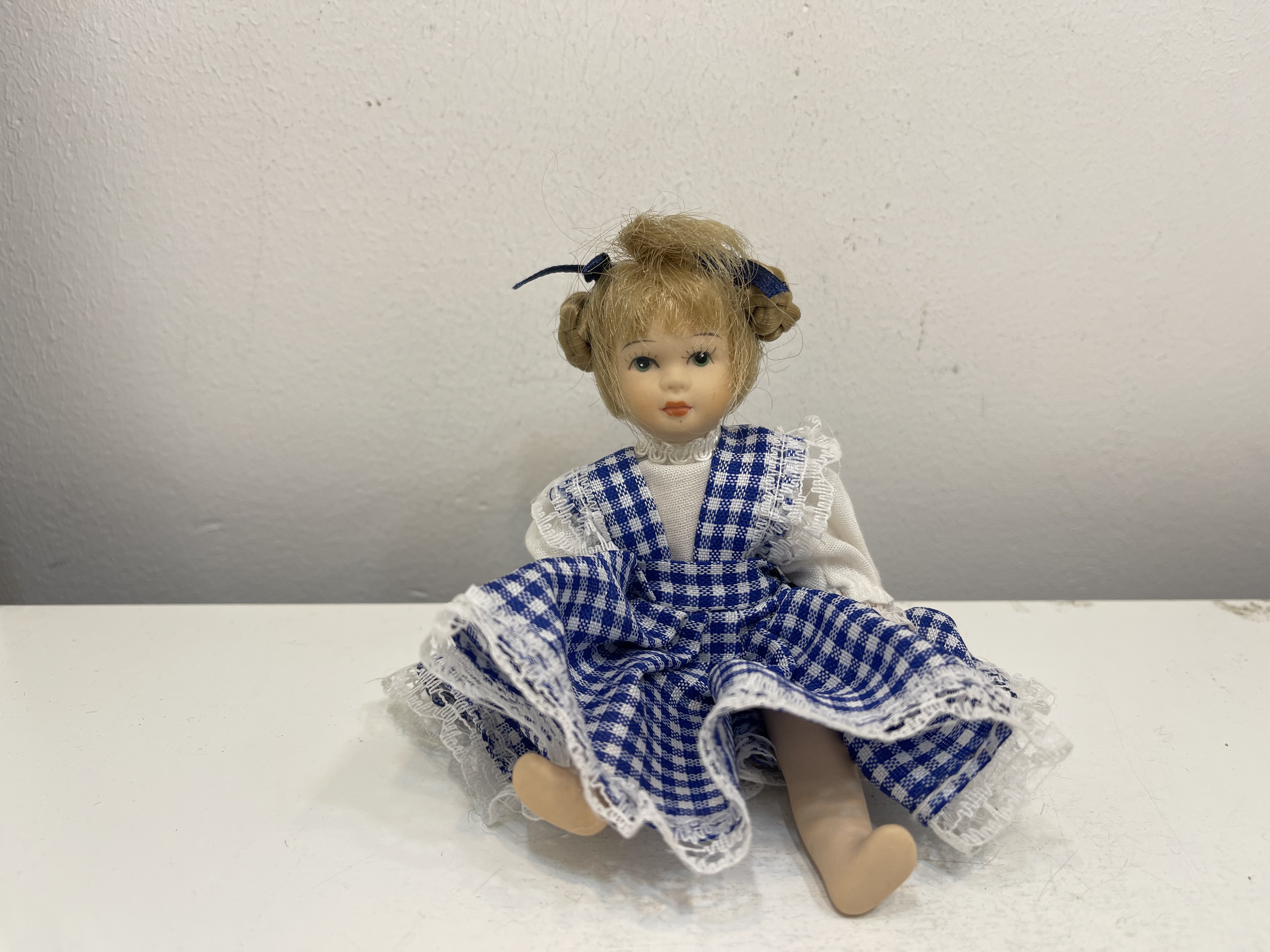 Sammler Porzellan Puppe 13 cm. Zustand siehe Fotos  