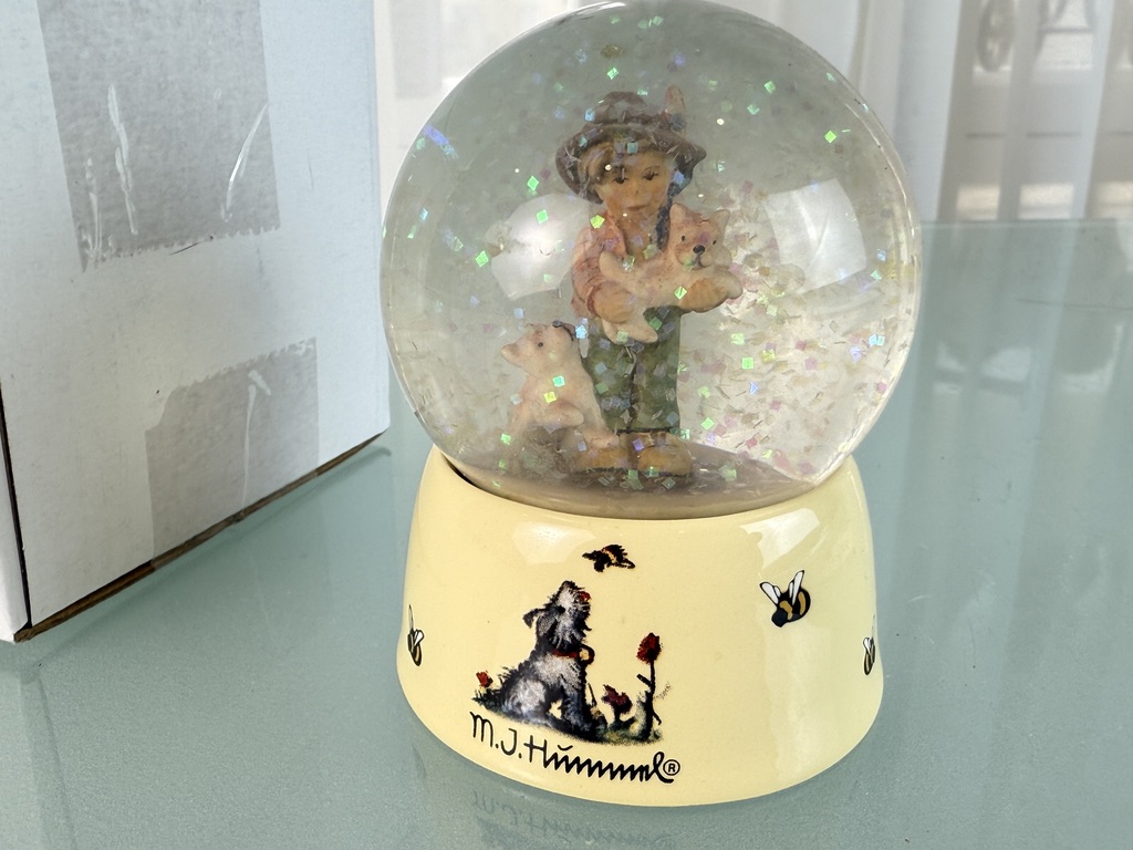 Hummel Figur Schneekugel 8 cm. 1 Wahl. Top Zustand 