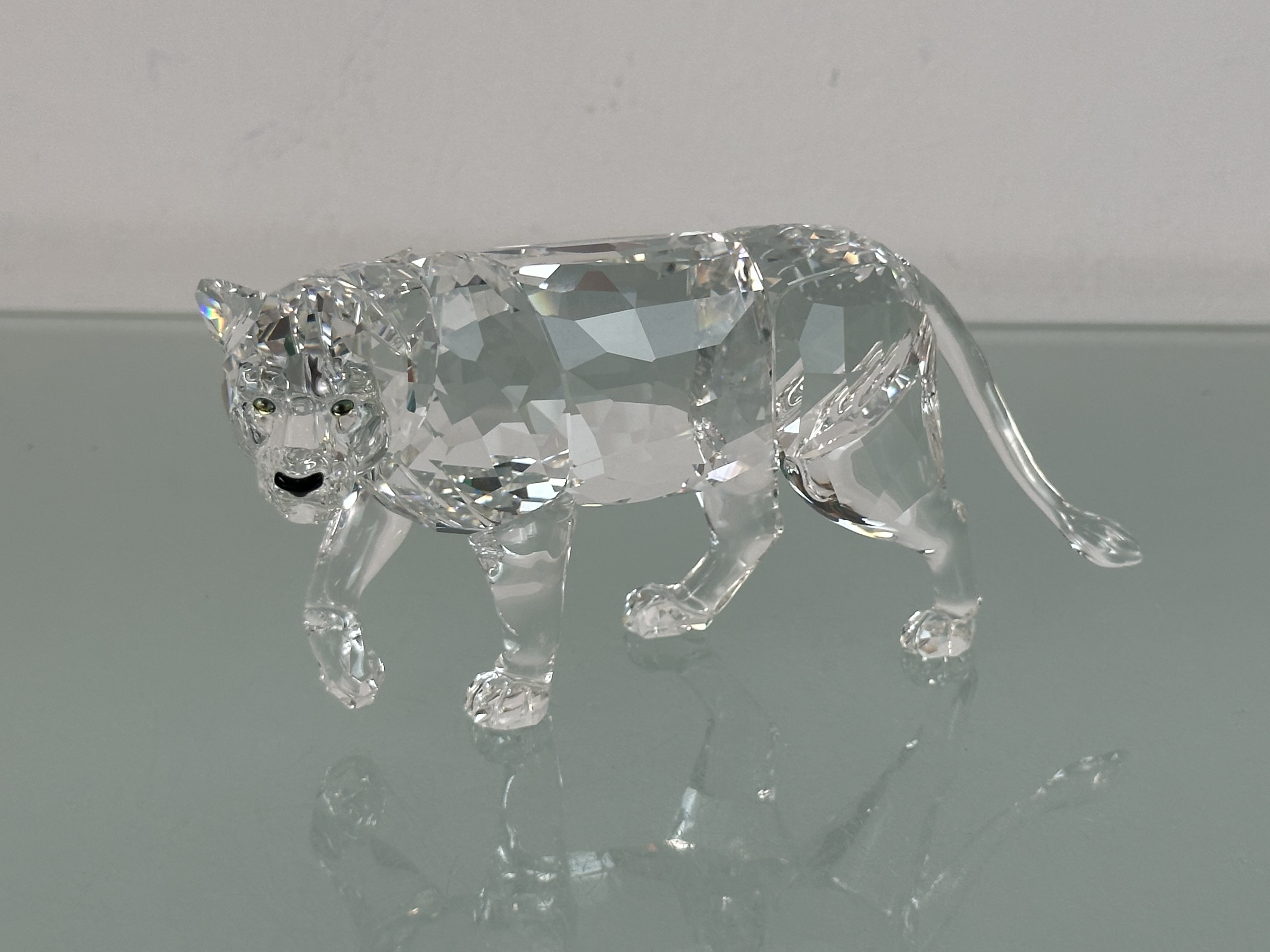 Swarovski Figur 1194085 Löwenmutter Klar 15.2 cm. Top Zustand  Swarovski Figur 1194085 Löwenmutter Klar 15.2 cm. Top Zustand