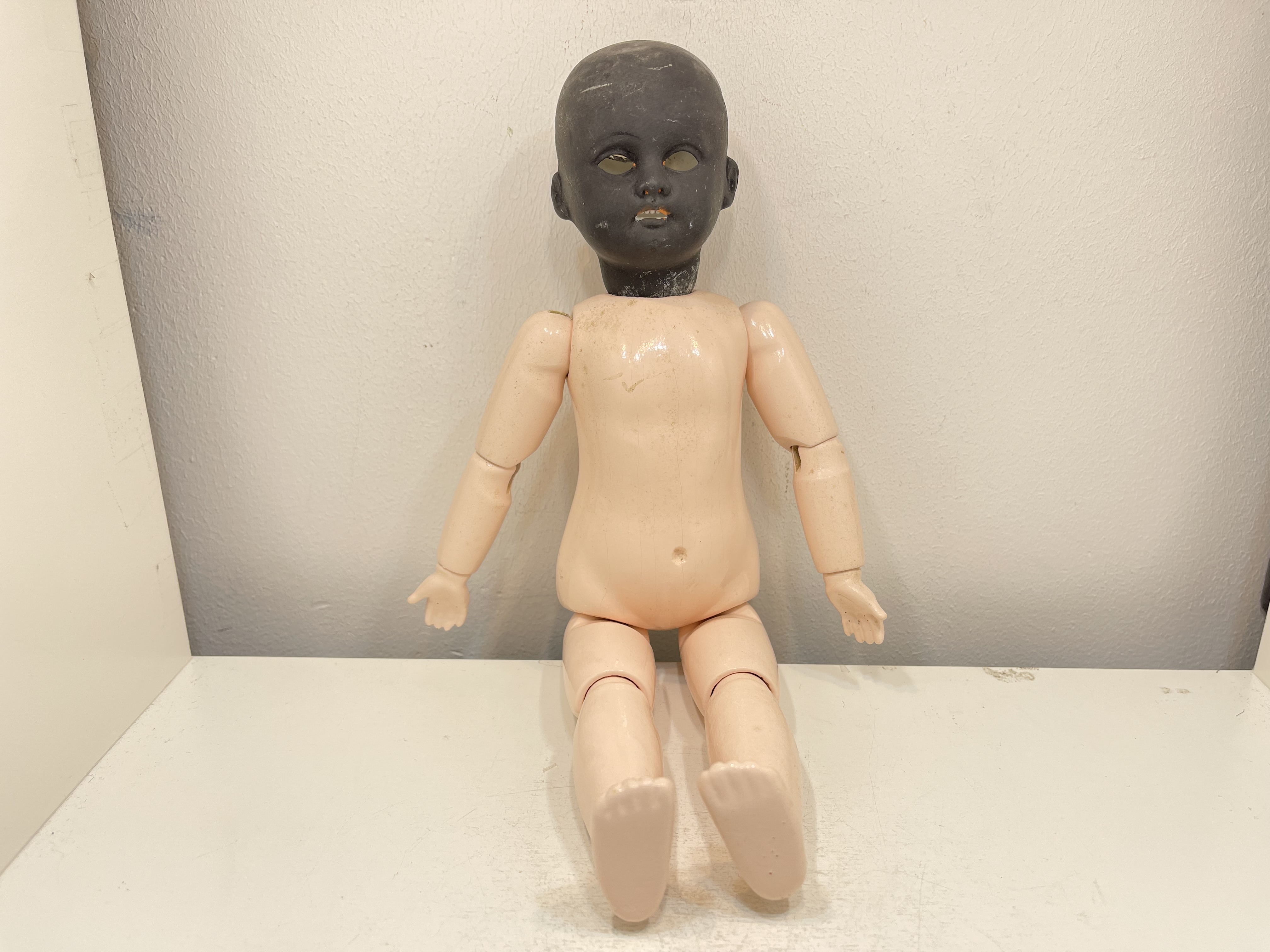 Puppe Sammler Porzellankopf Puppe 28 cm. Zustand Siehe Fotos.  