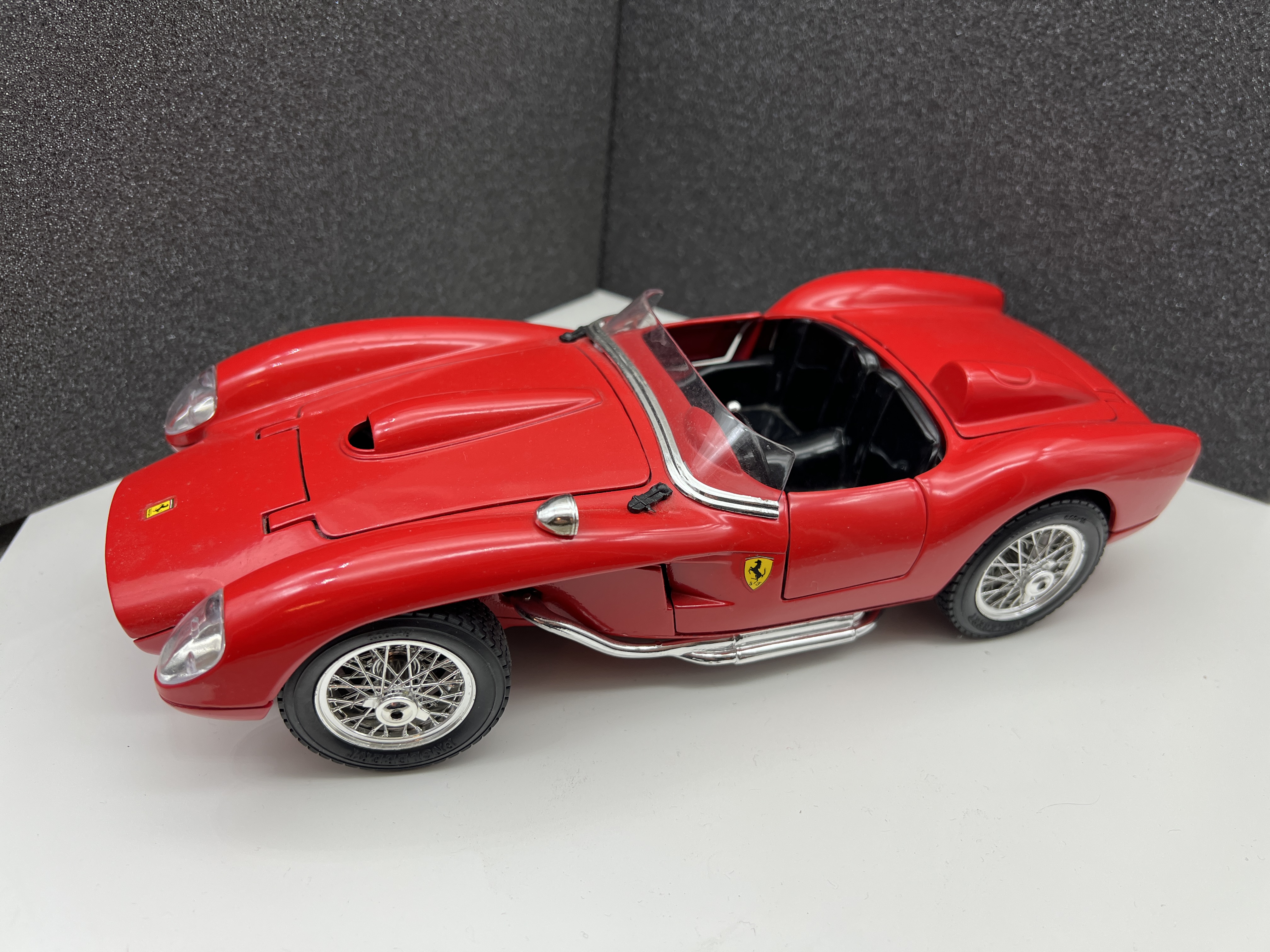 Burago Auto Ferrari Modellauto 1 : 18. Top Zustand        