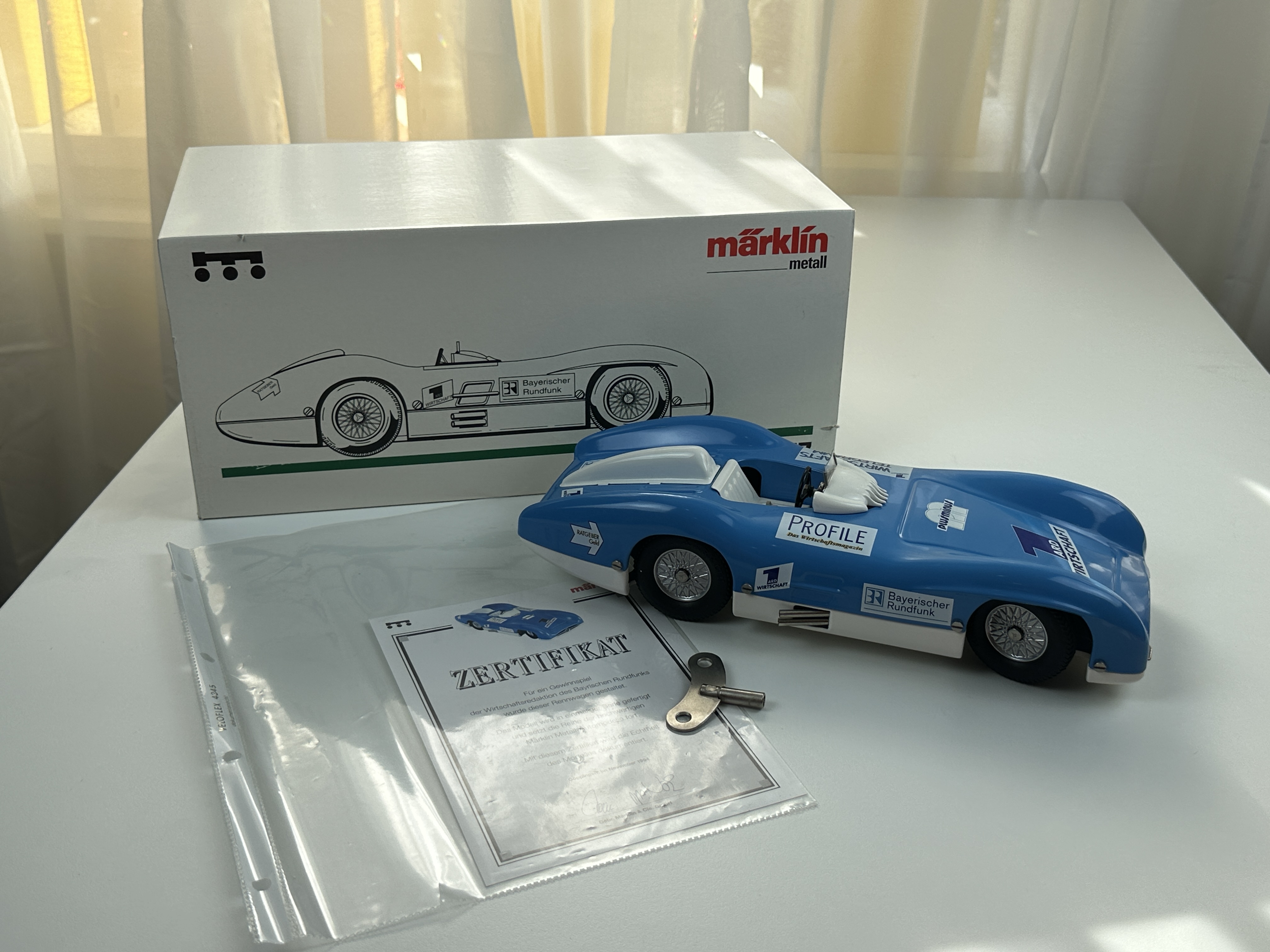 Märklin 1947  Bayerischen Rundfunks Rennwagen 6,8 x 31 x 13 cm. Mit OVP & Zertifikat. Top Zustand
