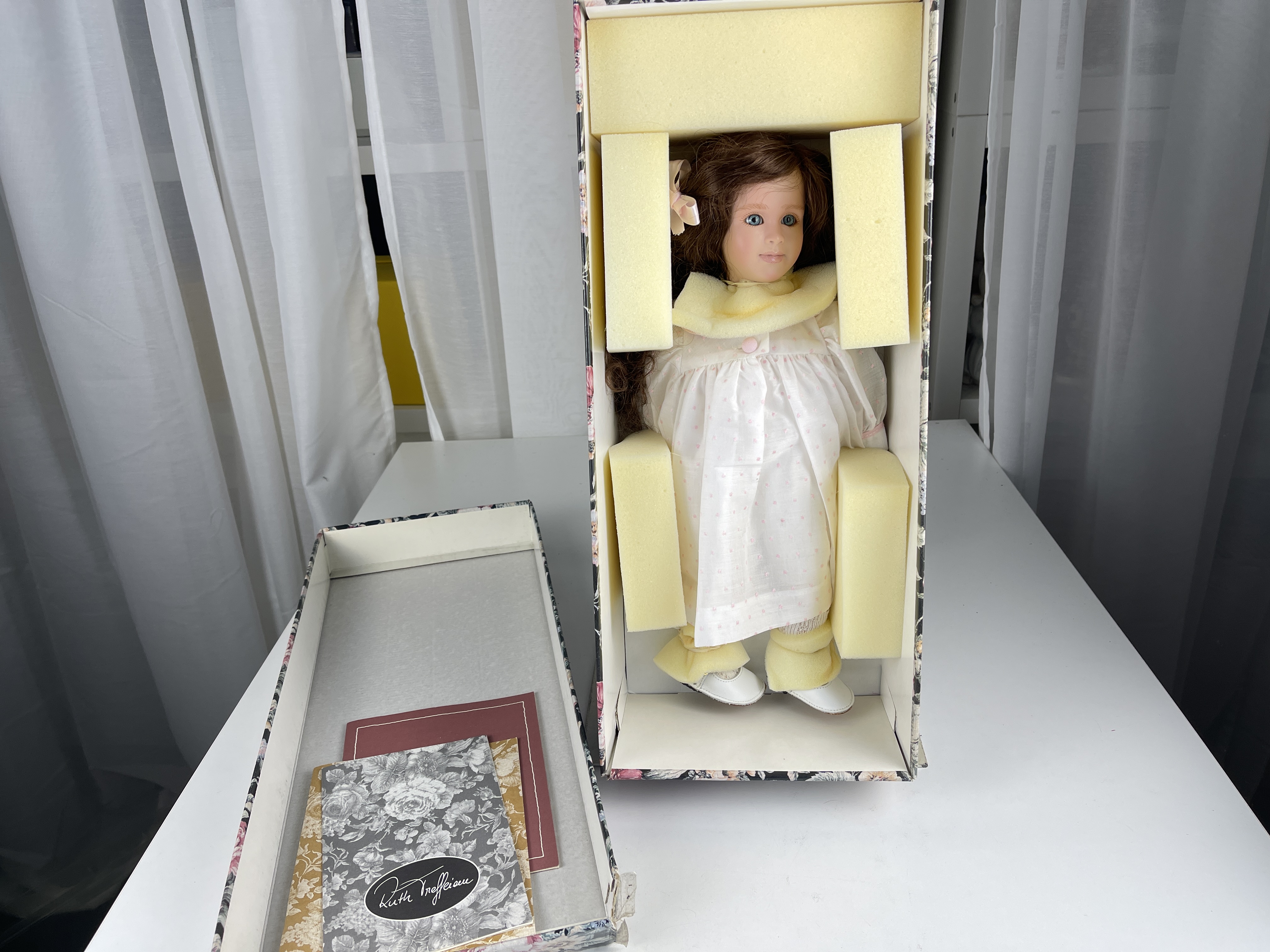 Künstlerpuppe Ruth Treffeisen Vinyl Puppe 40 cm. Top Zustand   