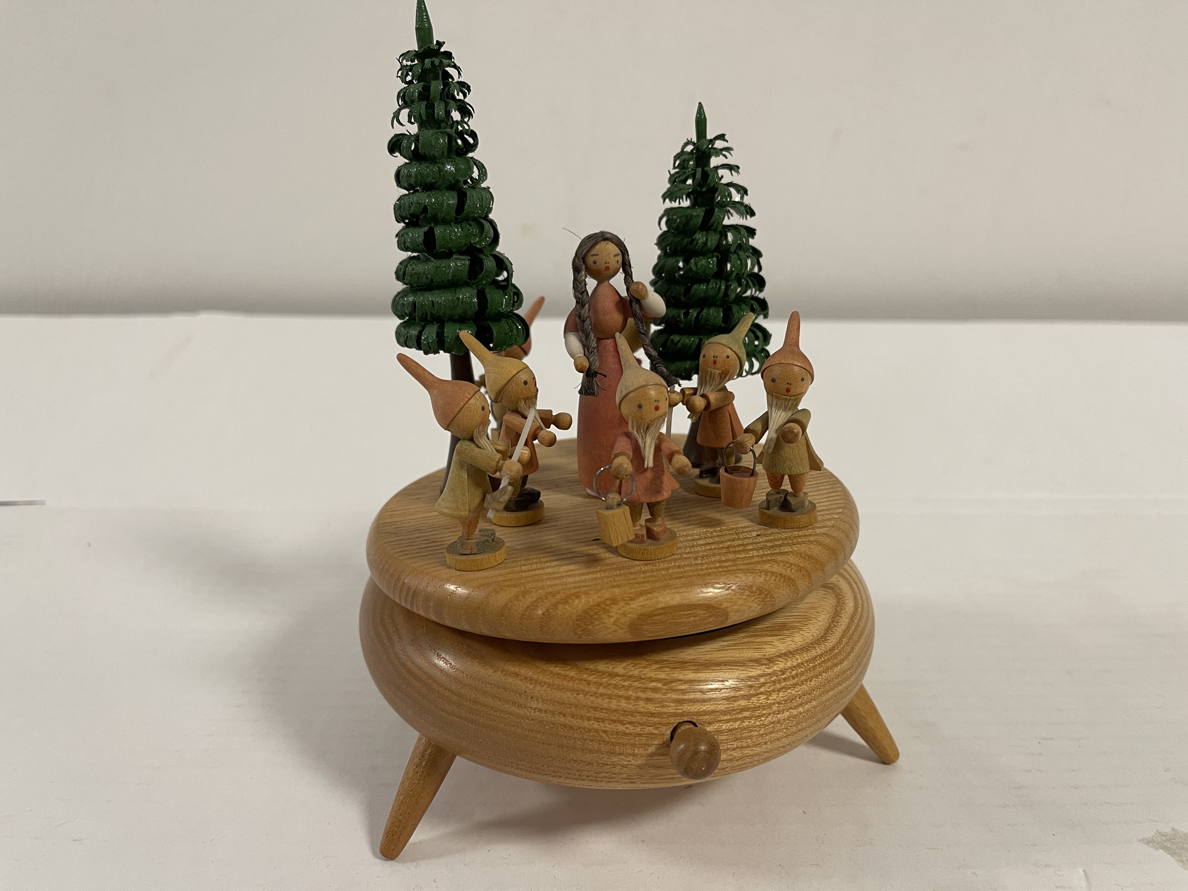Erzgebirge Figur Spieluhr 19  cm.  Zustand siehe Fotos 