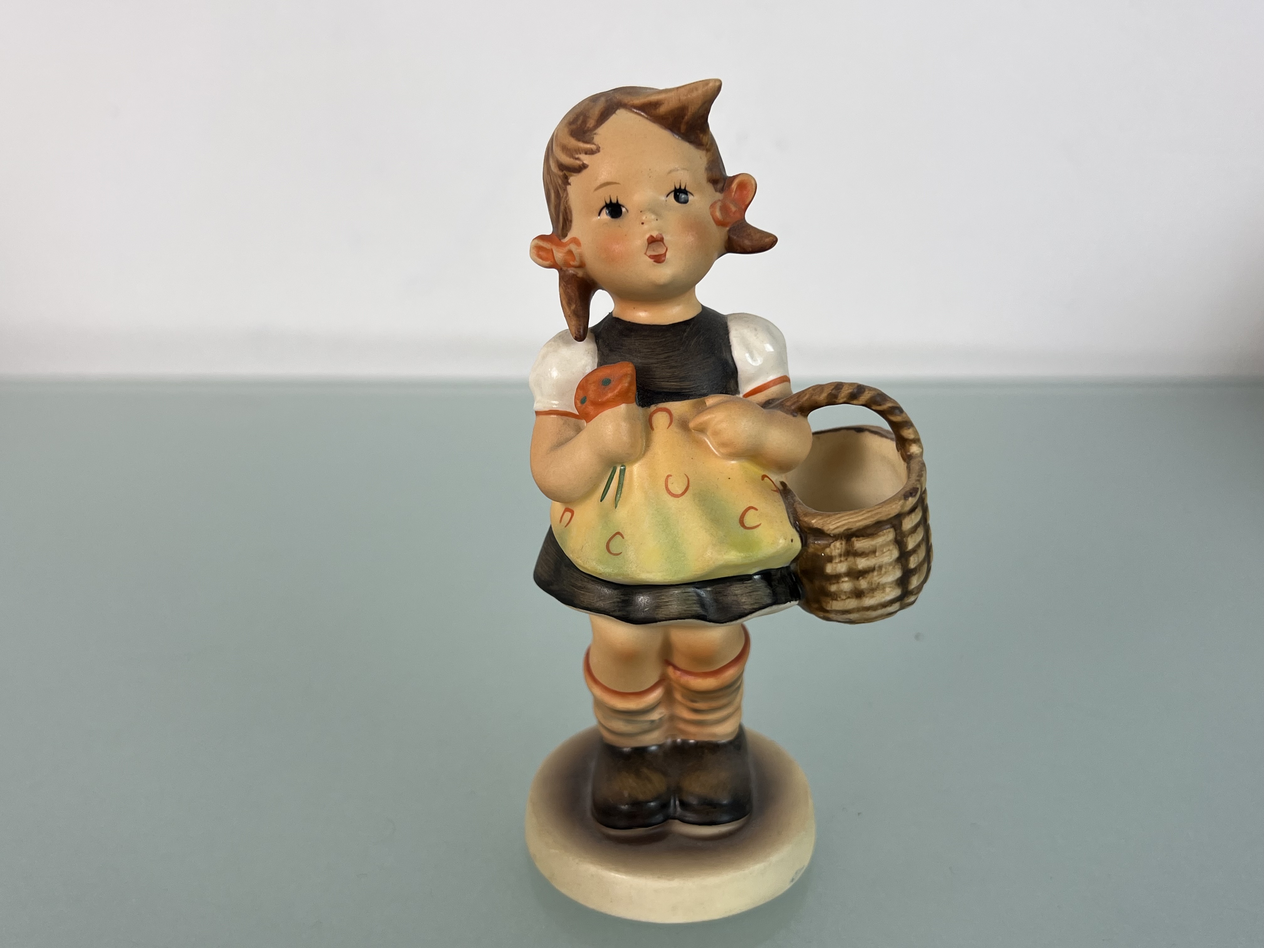 Hummel Figur 98/0 Der erste Einkauf 14,3 cm. 1 Wahl. Top Zustand  